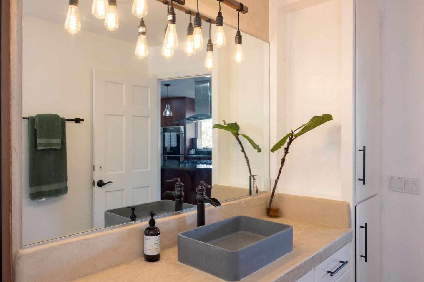 Detail Gallery Image 13 of 46 For 2300 Burning Tree Rd, Half Moon Bay,  CA 94019 - 5 Beds | 4/1 Baths