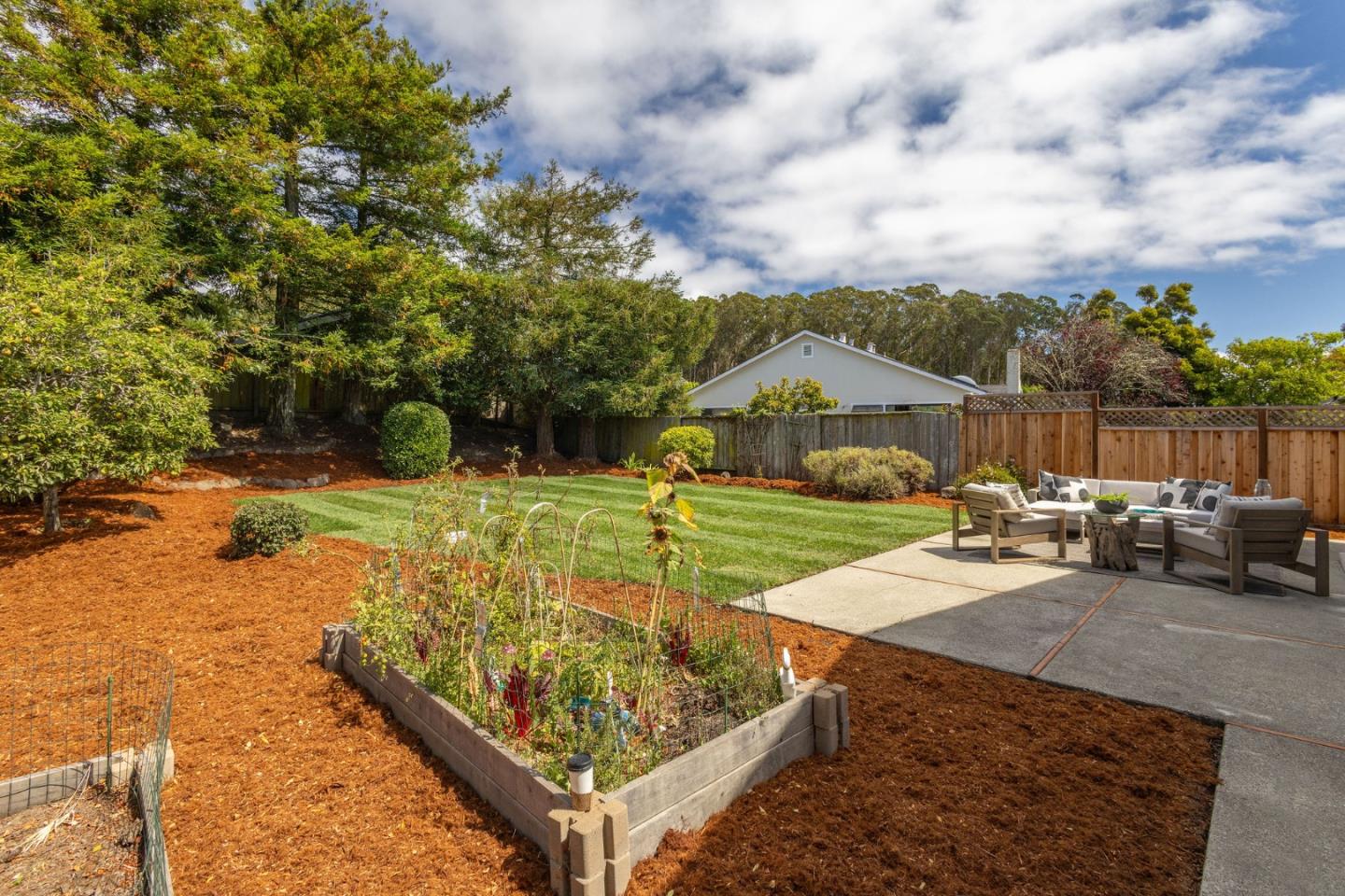 Detail Gallery Image 11 of 35 For 120 Bridgeport Dr, Half Moon Bay,  CA 94019 - 4 Beds | 2 Baths