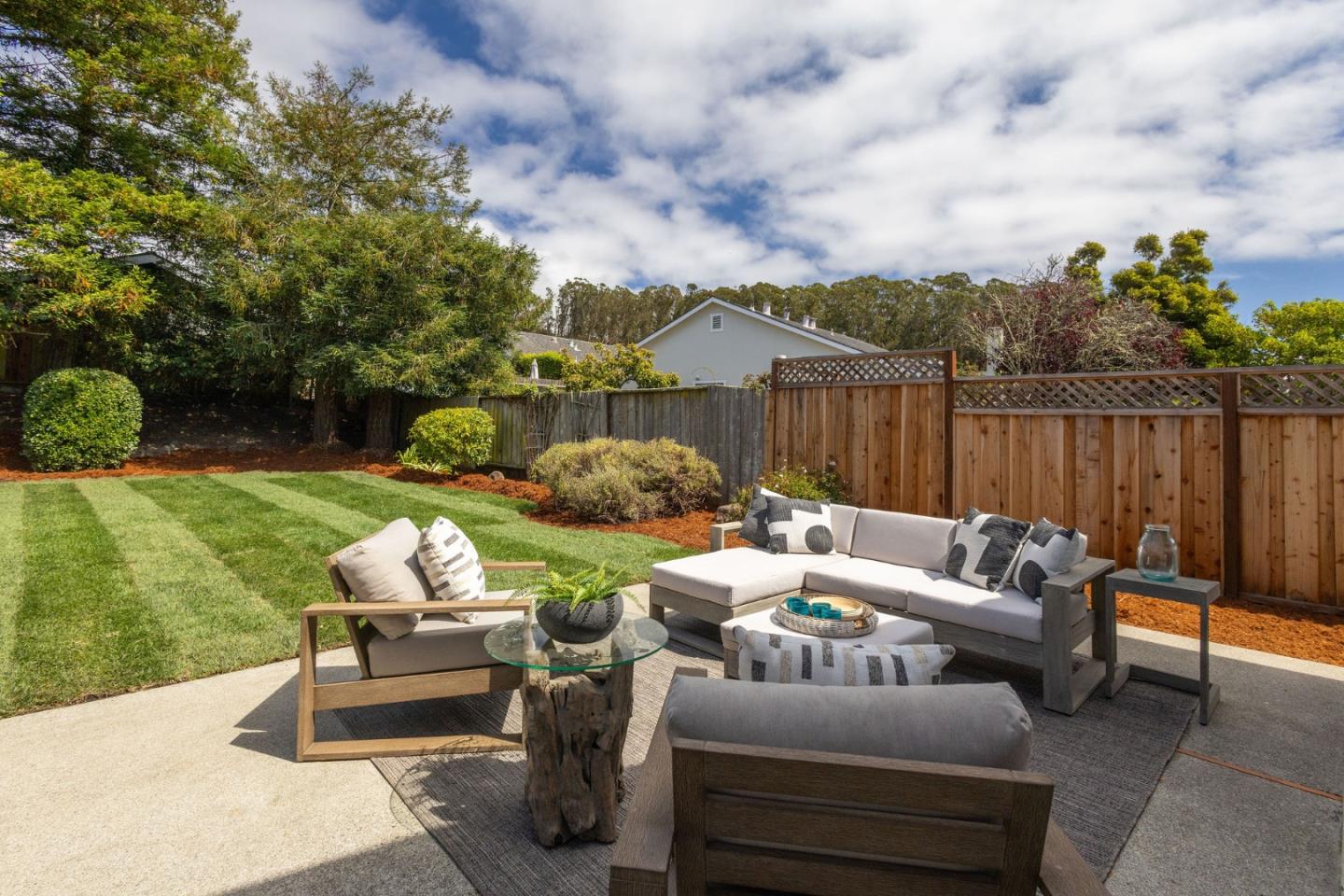 Detail Gallery Image 13 of 35 For 120 Bridgeport Dr, Half Moon Bay,  CA 94019 - 4 Beds | 2 Baths