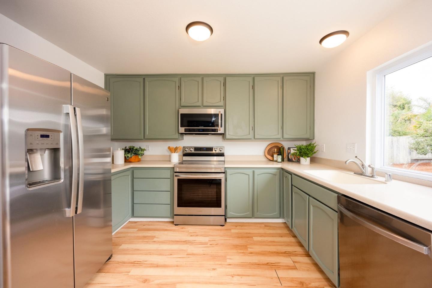 Detail Gallery Image 14 of 35 For 120 Bridgeport Dr, Half Moon Bay,  CA 94019 - 4 Beds | 2 Baths