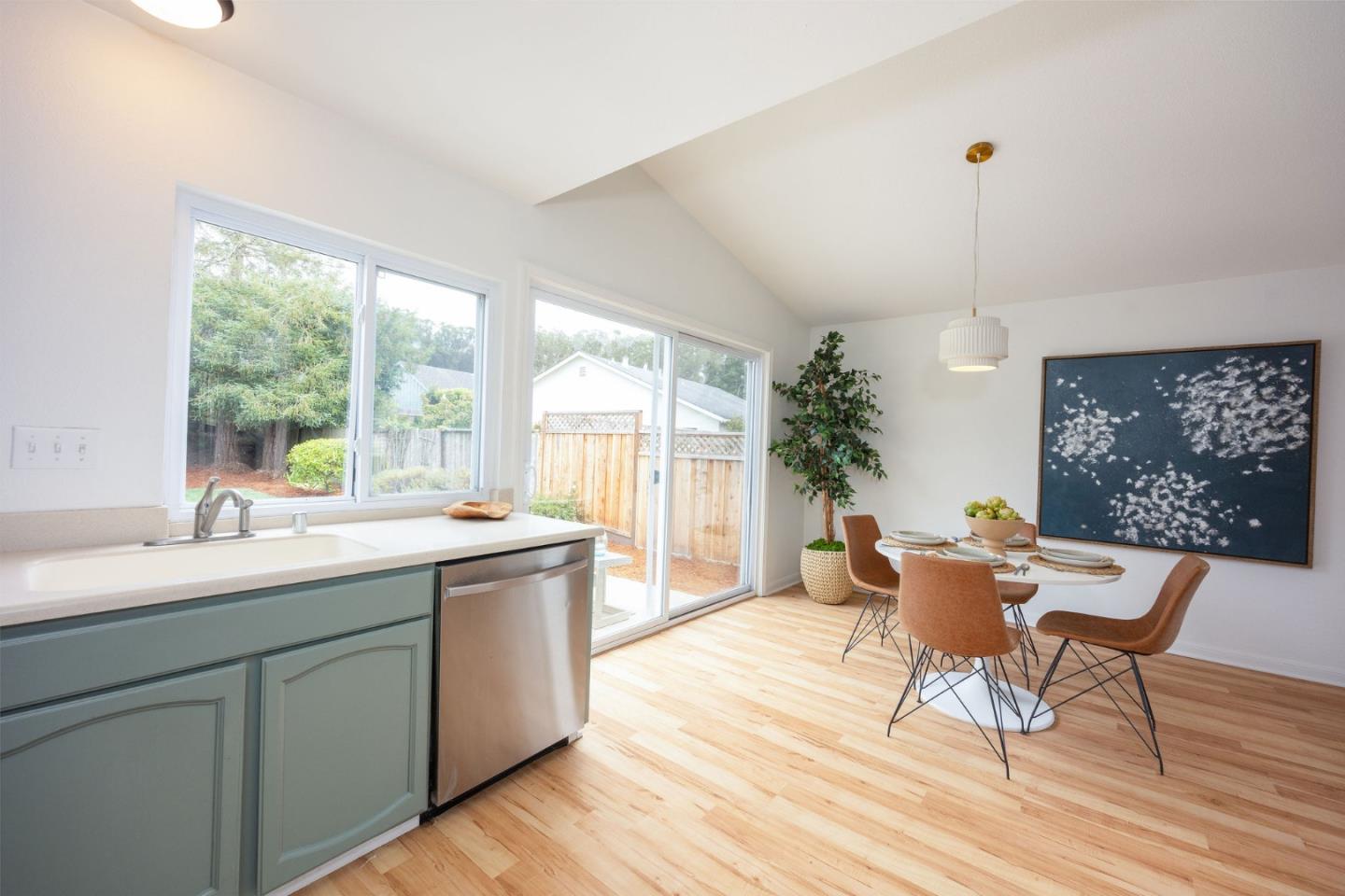 Detail Gallery Image 15 of 35 For 120 Bridgeport Dr, Half Moon Bay,  CA 94019 - 4 Beds | 2 Baths
