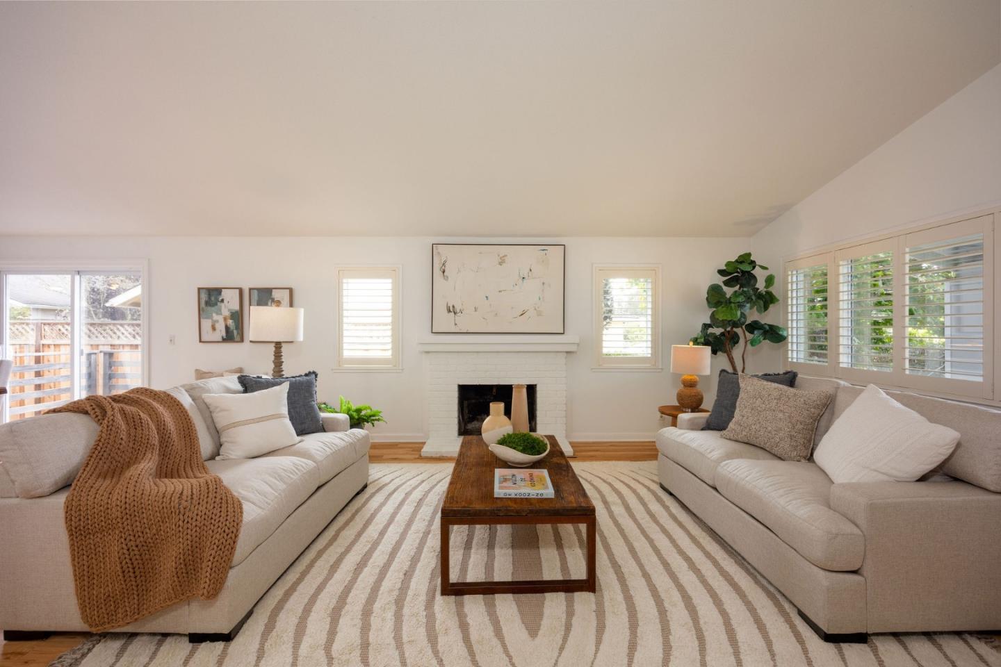 Detail Gallery Image 3 of 35 For 120 Bridgeport Dr, Half Moon Bay,  CA 94019 - 4 Beds | 2 Baths