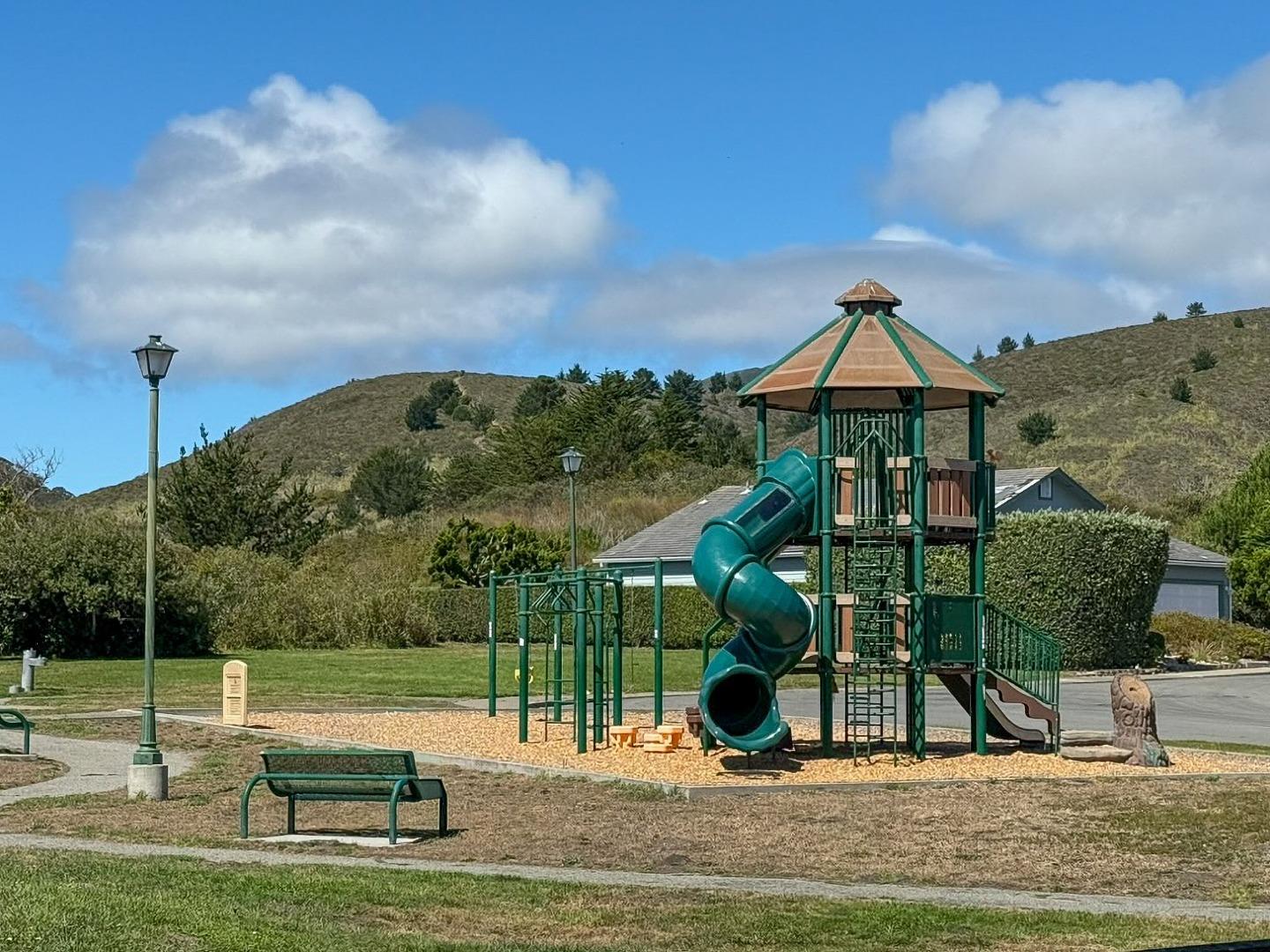 Detail Gallery Image 32 of 35 For 120 Bridgeport Dr, Half Moon Bay,  CA 94019 - 4 Beds | 2 Baths