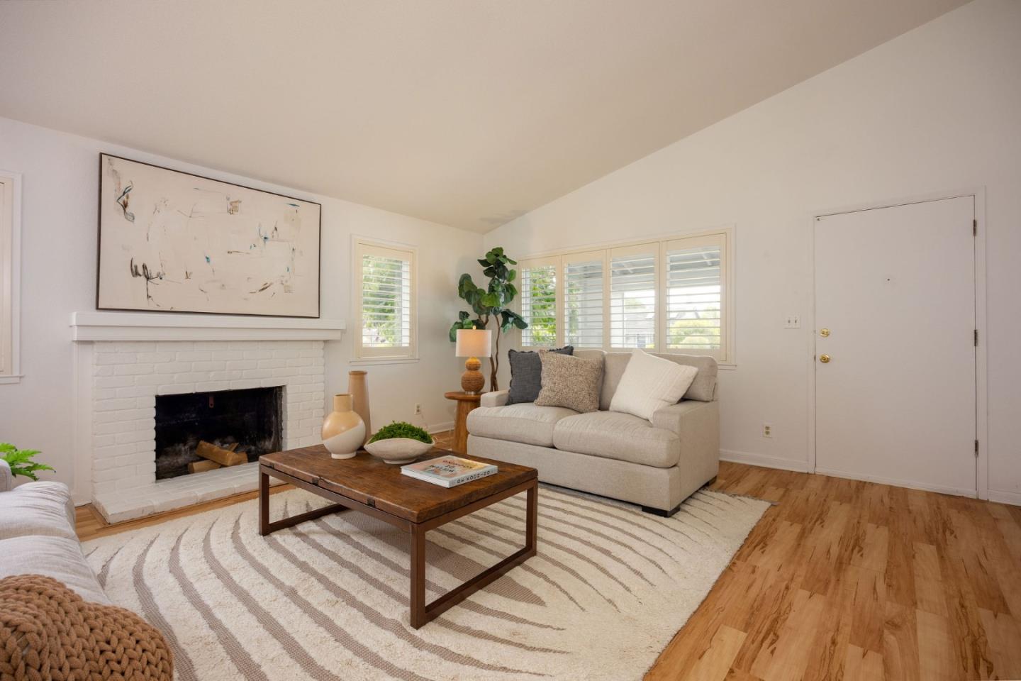 Detail Gallery Image 4 of 35 For 120 Bridgeport Dr, Half Moon Bay,  CA 94019 - 4 Beds | 2 Baths