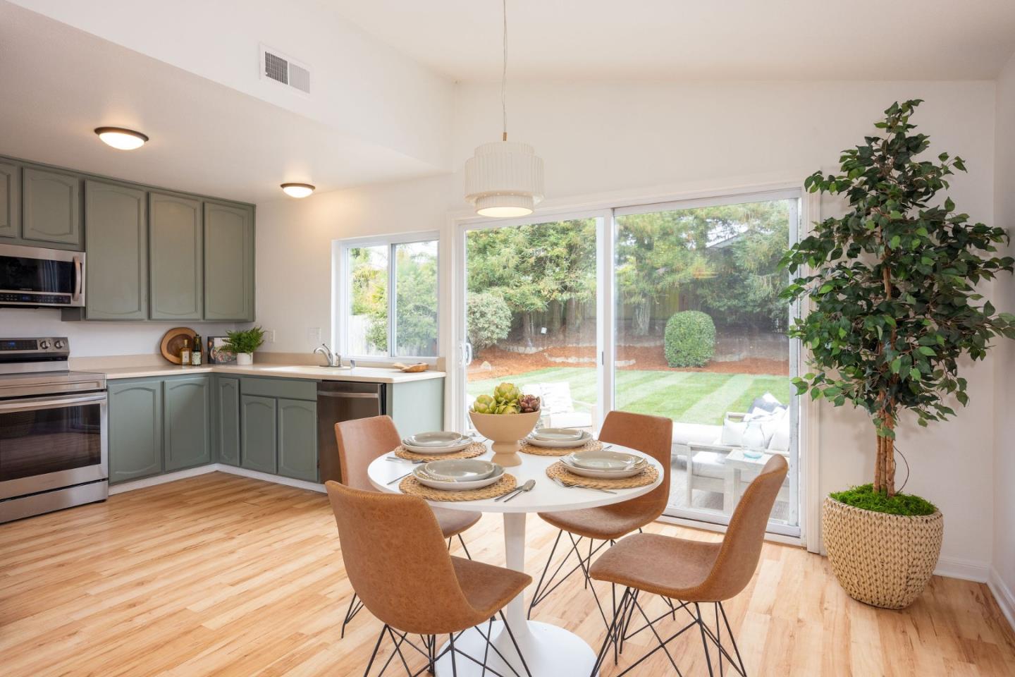 Detail Gallery Image 8 of 35 For 120 Bridgeport Dr, Half Moon Bay,  CA 94019 - 4 Beds | 2 Baths