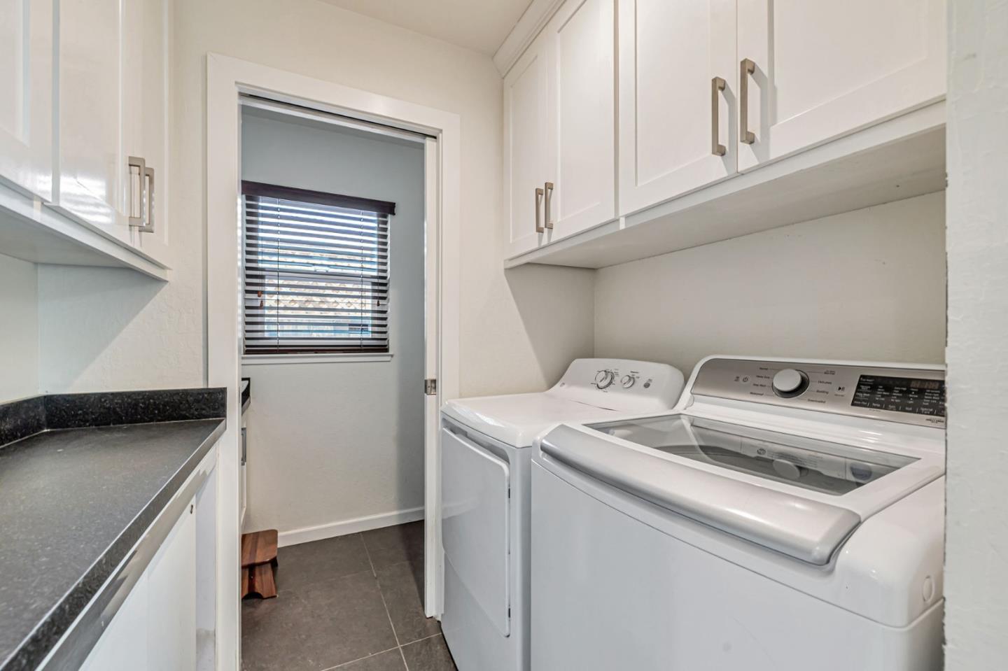 Detail Gallery Image 12 of 41 For 1523 Shaw Dr, San Jose,  CA 95118 - 4 Beds | 2/1 Baths