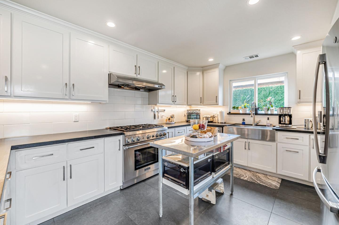 Detail Gallery Image 7 of 41 For 1523 Shaw Dr, San Jose,  CA 95118 - 4 Beds | 2/1 Baths
