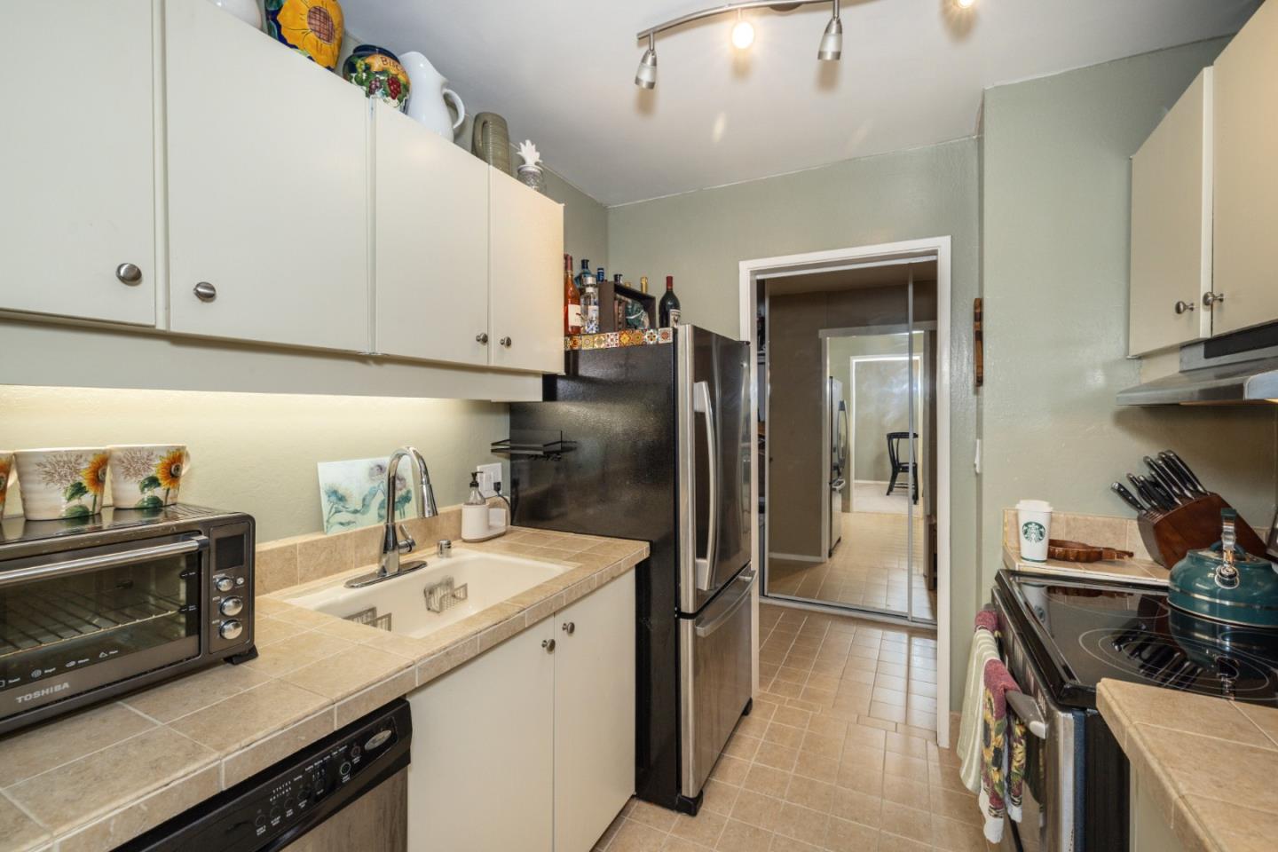 Detail Gallery Image 4 of 34 For 400 Davey Glen Rd #4503,  Belmont,  CA 94002 - 1 Beds | 1 Baths