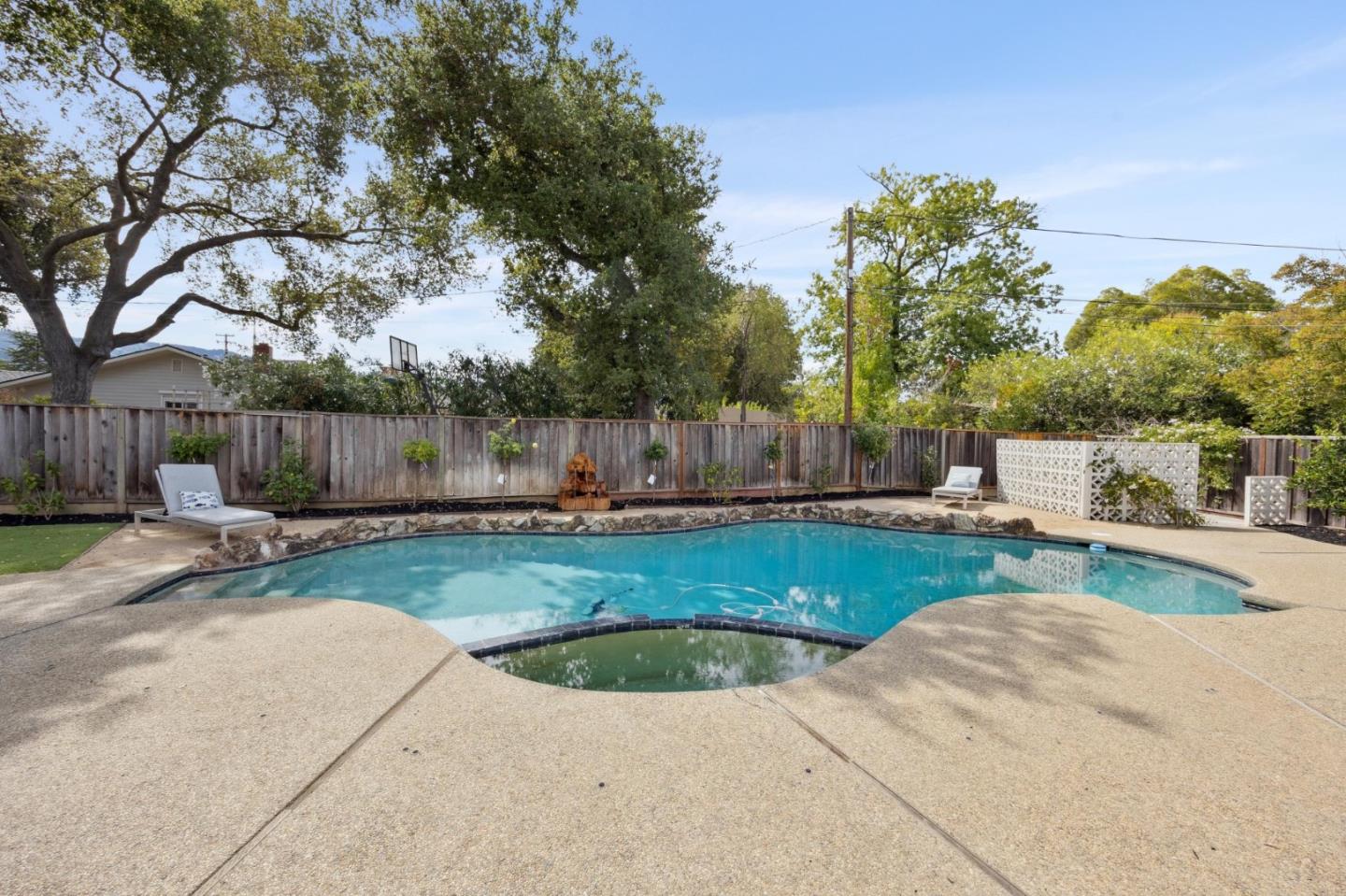 Detail Gallery Image 25 of 33 For 13755 Dolphin Dr, Saratoga,  CA 95070 - 4 Beds | 2 Baths