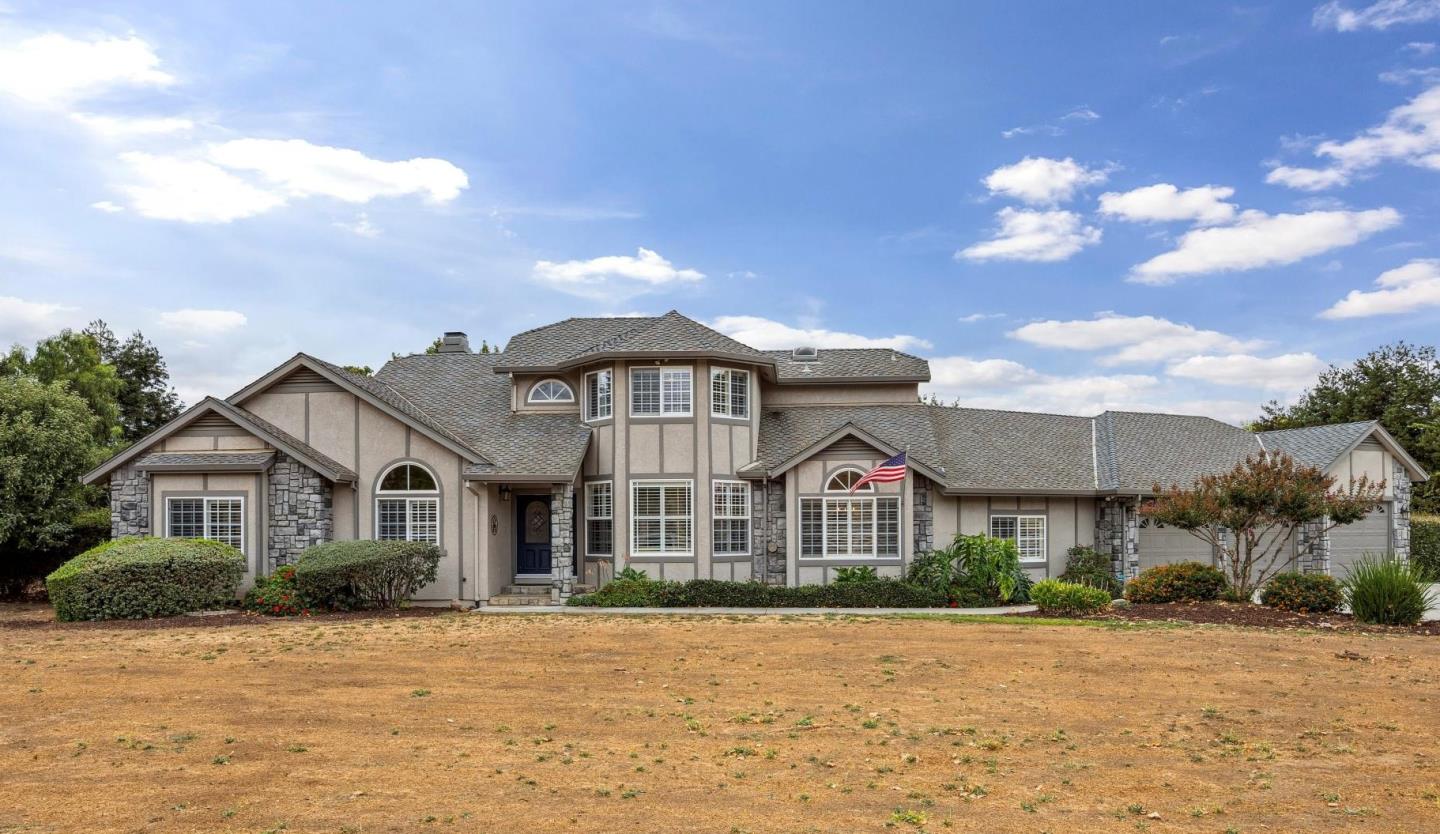 Detail Gallery Image 1 of 63 For 7000 Diablo Hills Rd, Tres Pinos,  CA 95075 - 5 Beds | 3 Baths