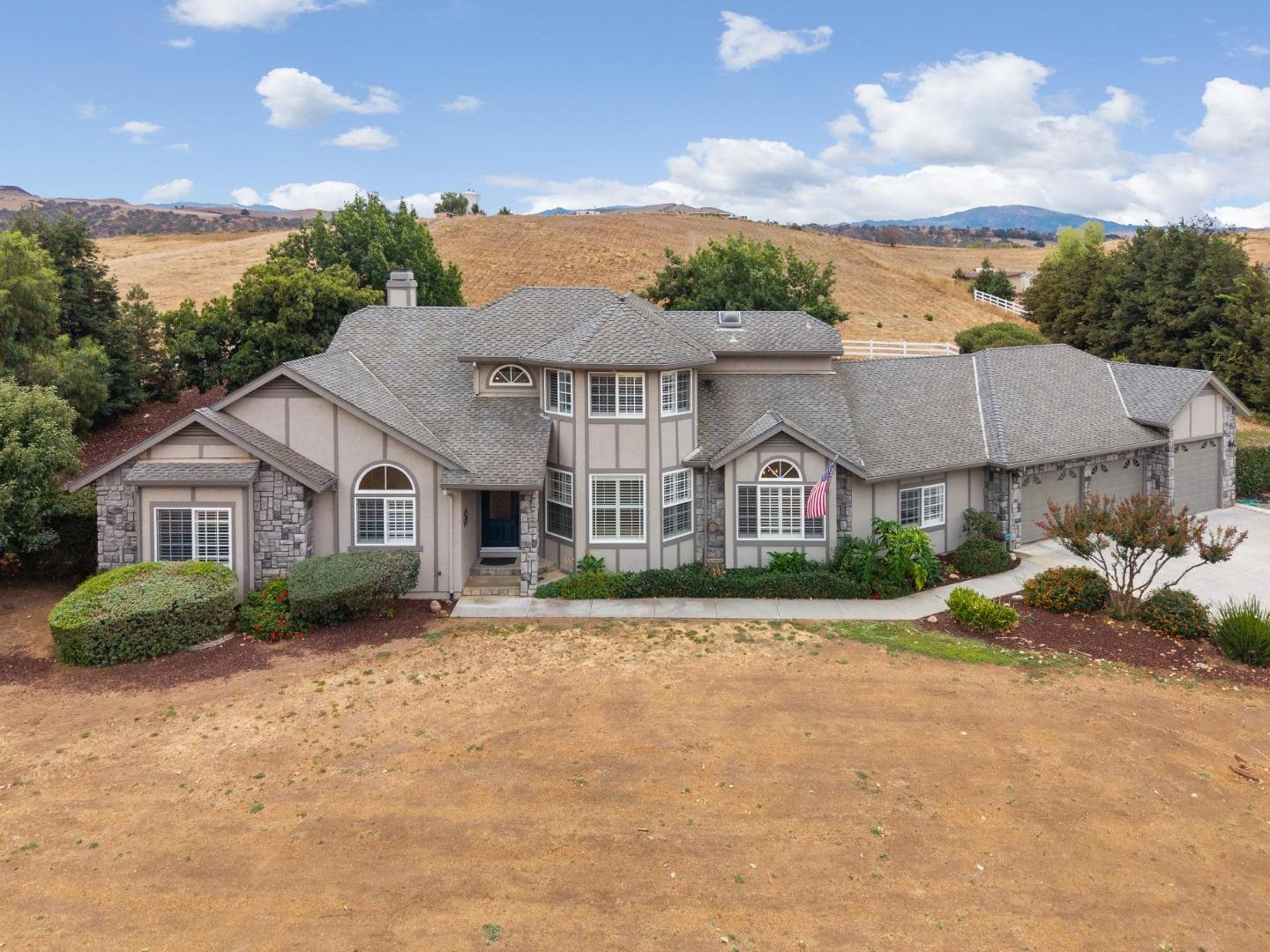 Detail Gallery Image 2 of 63 For 7000 Diablo Hills Rd, Tres Pinos,  CA 95075 - 5 Beds | 3 Baths