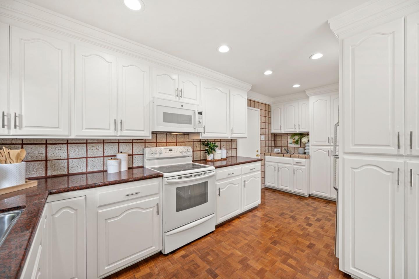 Detail Gallery Image 13 of 45 For 721 Raymundo Ave, Los Altos,  CA 94024 - 3 Beds | 3 Baths