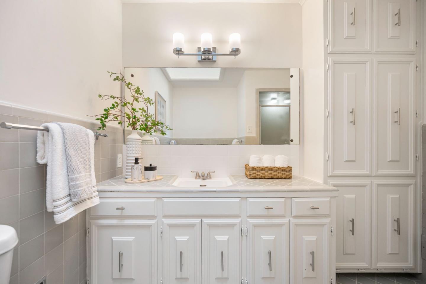 Detail Gallery Image 21 of 45 For 721 Raymundo Ave, Los Altos,  CA 94024 - 3 Beds | 3 Baths