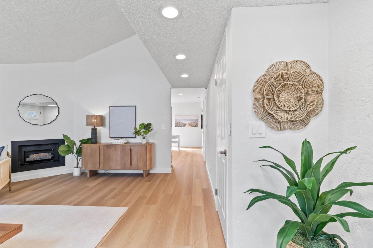 Detail Gallery Image 3 of 23 For 1522 Mckinley Ave, San Jose,  CA 95126 - 2 Beds | 2 Baths