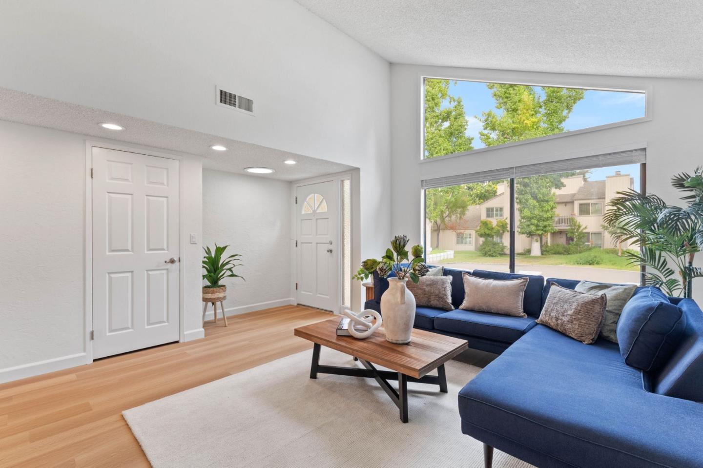 Detail Gallery Image 5 of 23 For 1522 Mckinley Ave, San Jose,  CA 95126 - 2 Beds | 2 Baths