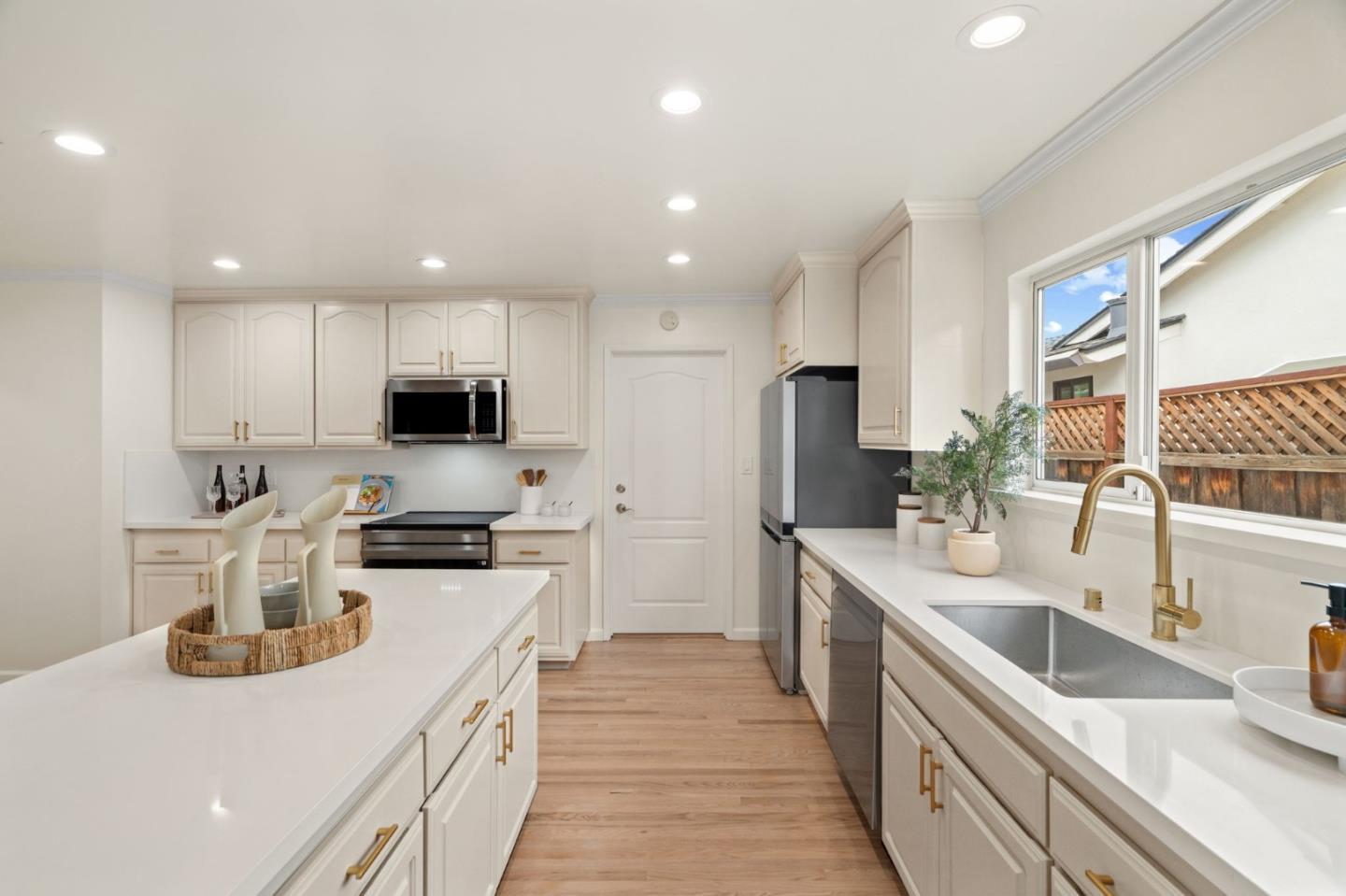 Detail Gallery Image 11 of 36 For 5177 Englewood Dr, San Jose,  CA 95129 - 4 Beds | 2 Baths