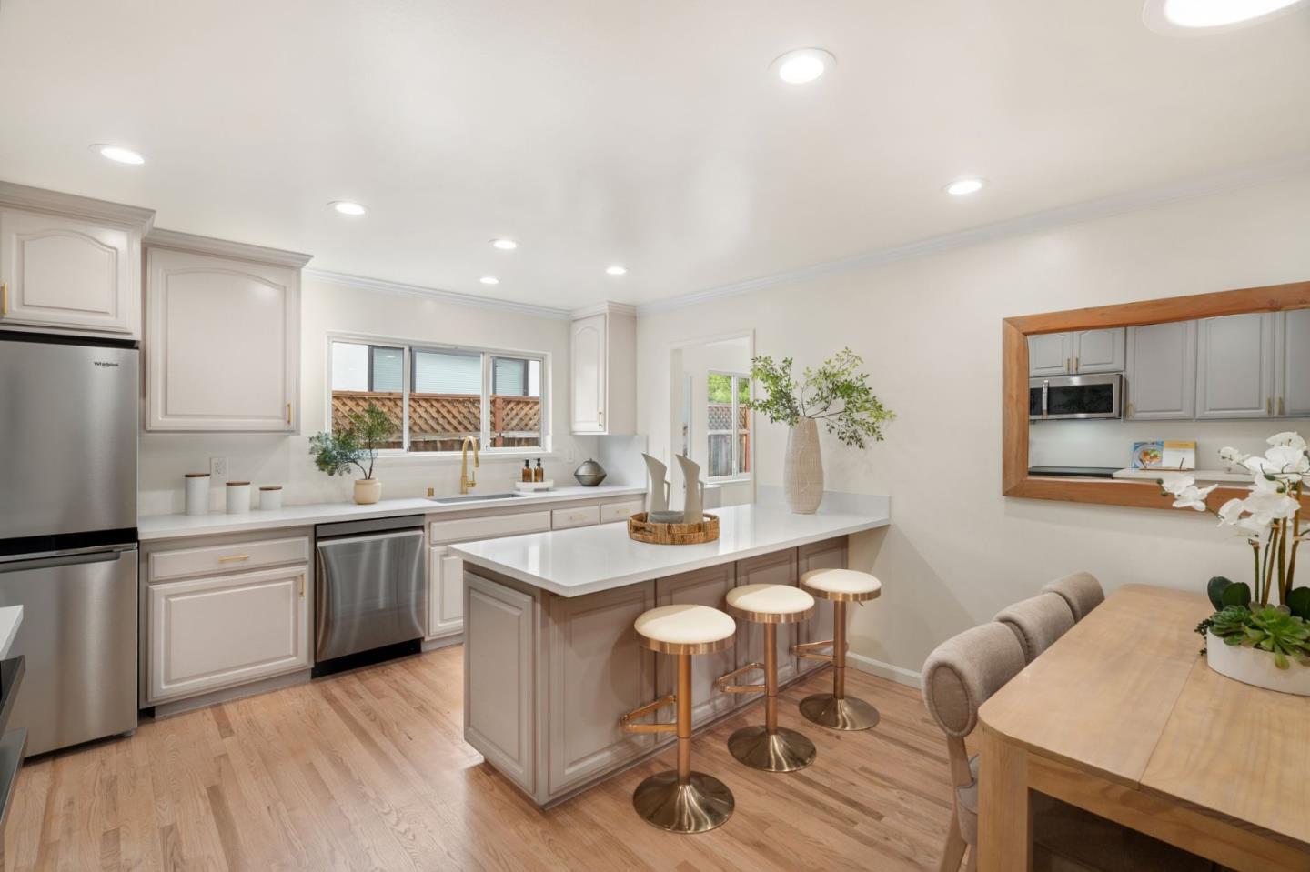 Detail Gallery Image 4 of 36 For 5177 Englewood Dr, San Jose,  CA 95129 - 4 Beds | 2 Baths