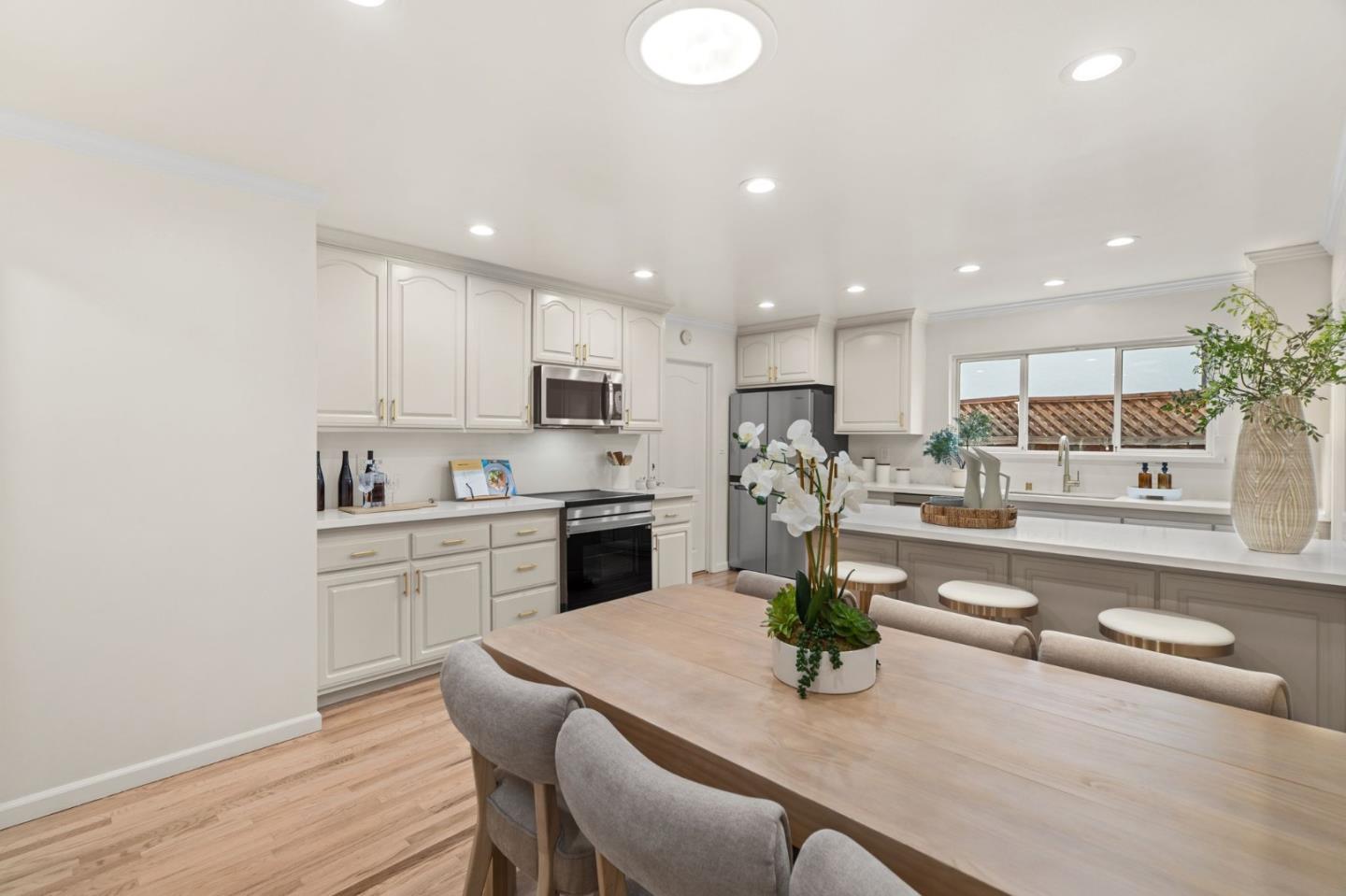 Detail Gallery Image 5 of 36 For 5177 Englewood Dr, San Jose,  CA 95129 - 4 Beds | 2 Baths