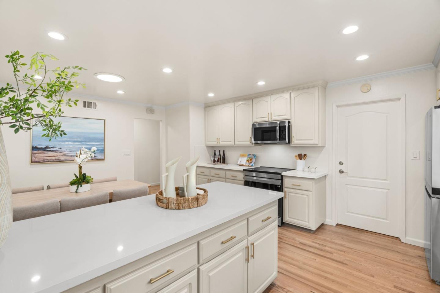 Detail Gallery Image 7 of 36 For 5177 Englewood Dr, San Jose,  CA 95129 - 4 Beds | 2 Baths