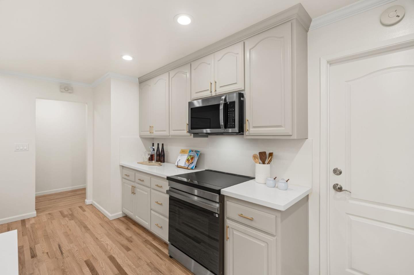 Detail Gallery Image 8 of 36 For 5177 Englewood Dr, San Jose,  CA 95129 - 4 Beds | 2 Baths