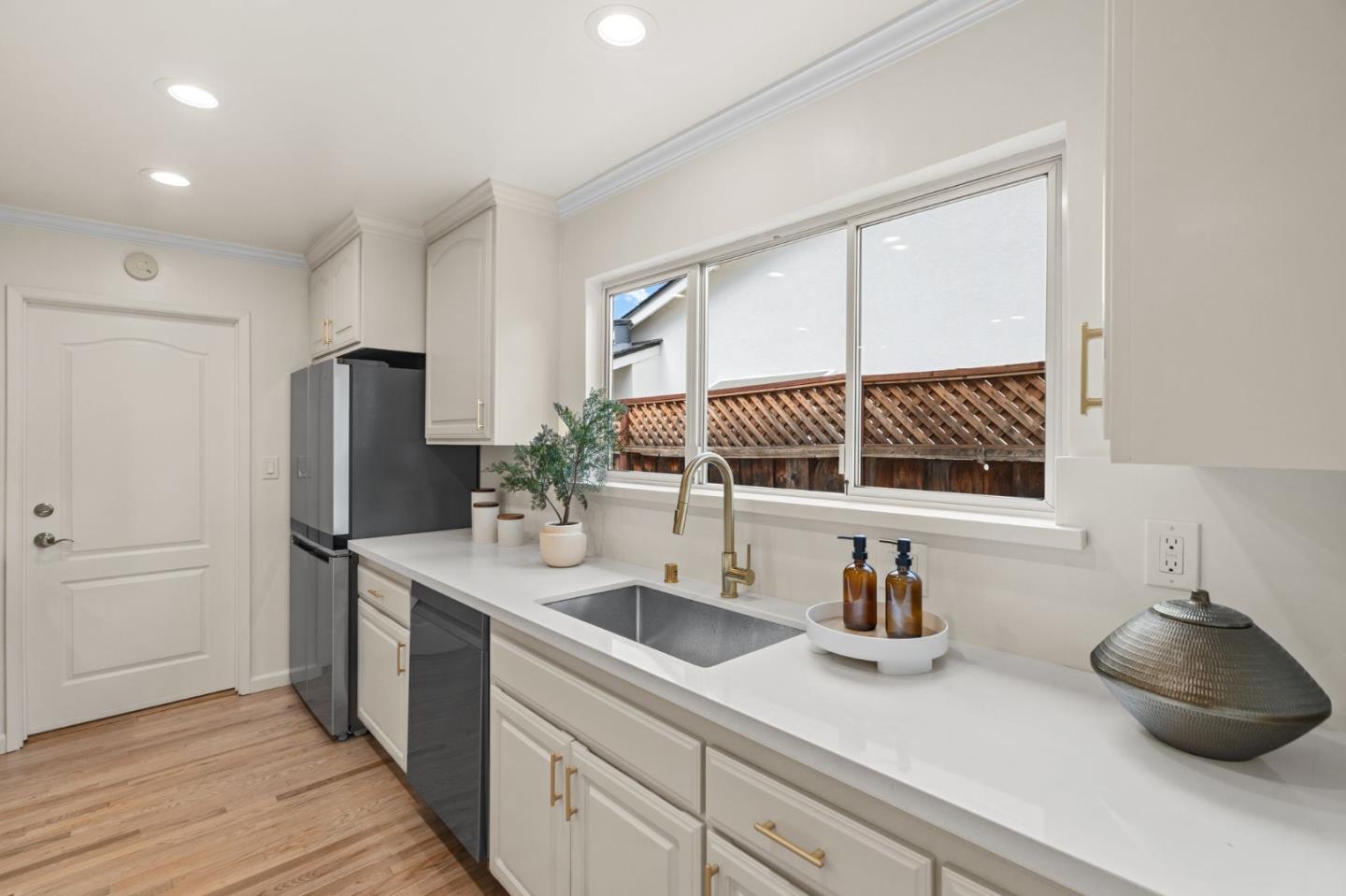 Detail Gallery Image 9 of 36 For 5177 Englewood Dr, San Jose,  CA 95129 - 4 Beds | 2 Baths