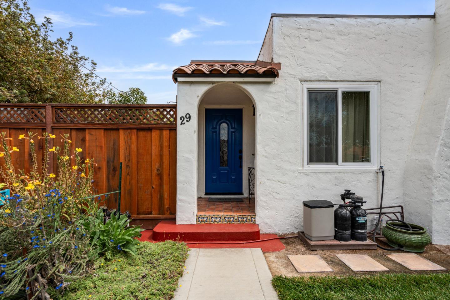Detail Gallery Image 3 of 53 For 29 Buena Vista St, Salinas,  CA 93901 - 2 Beds | 1 Baths
