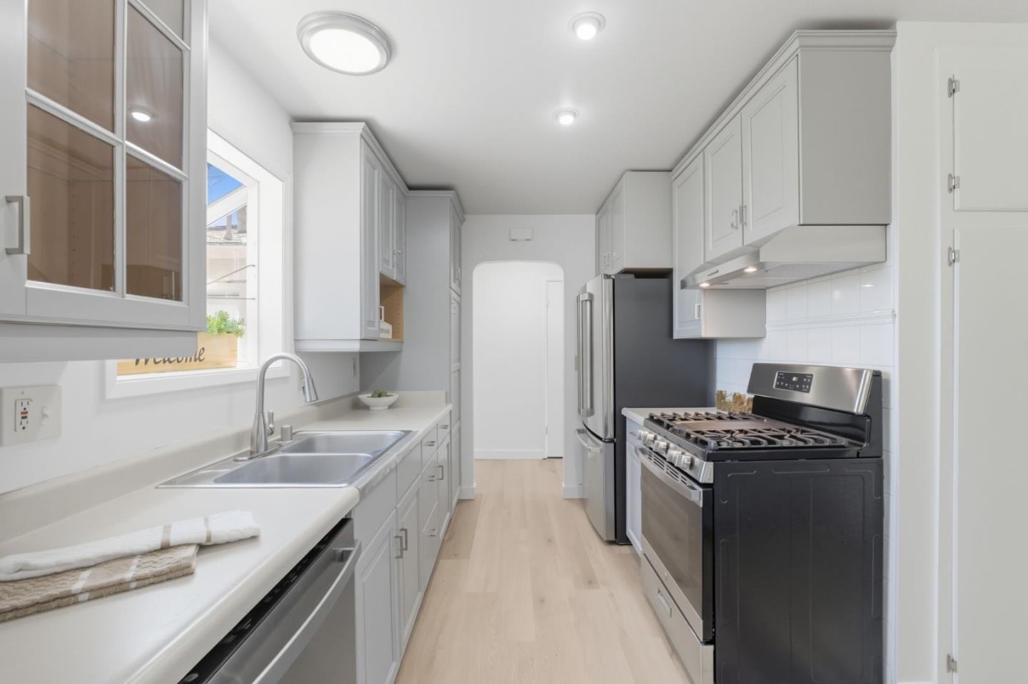Detail Gallery Image 16 of 51 For 527 Salmon Dr, San Jose,  CA 95111 - 3 Beds | 2 Baths