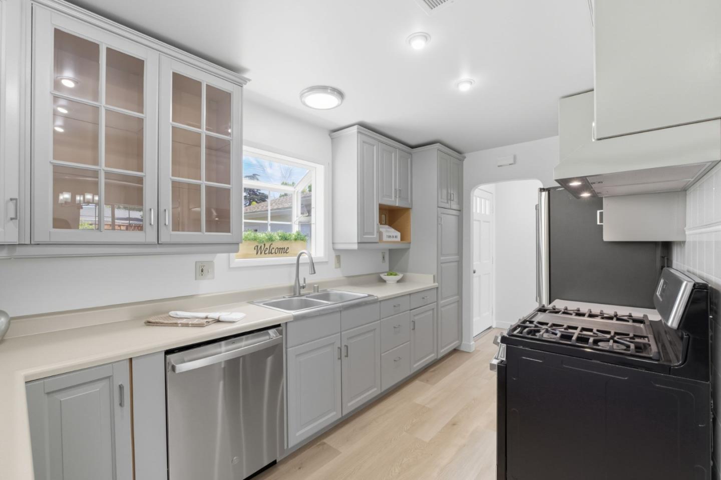 Detail Gallery Image 18 of 51 For 527 Salmon Dr, San Jose,  CA 95111 - 3 Beds | 2 Baths