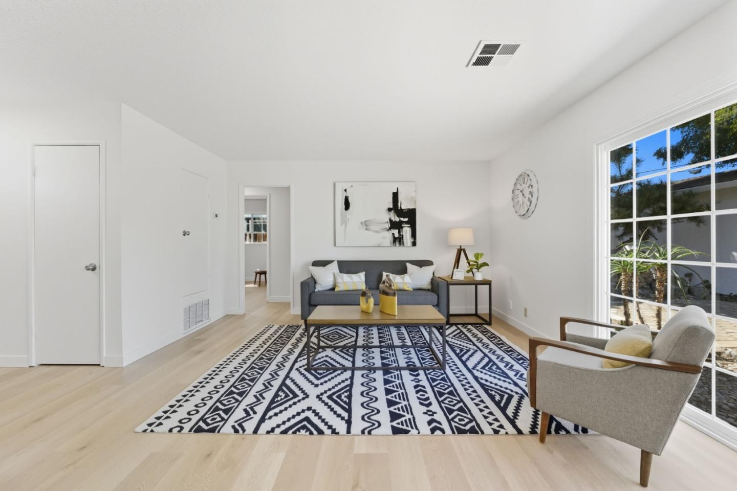 Detail Gallery Image 4 of 51 For 527 Salmon Dr, San Jose,  CA 95111 - 3 Beds | 2 Baths