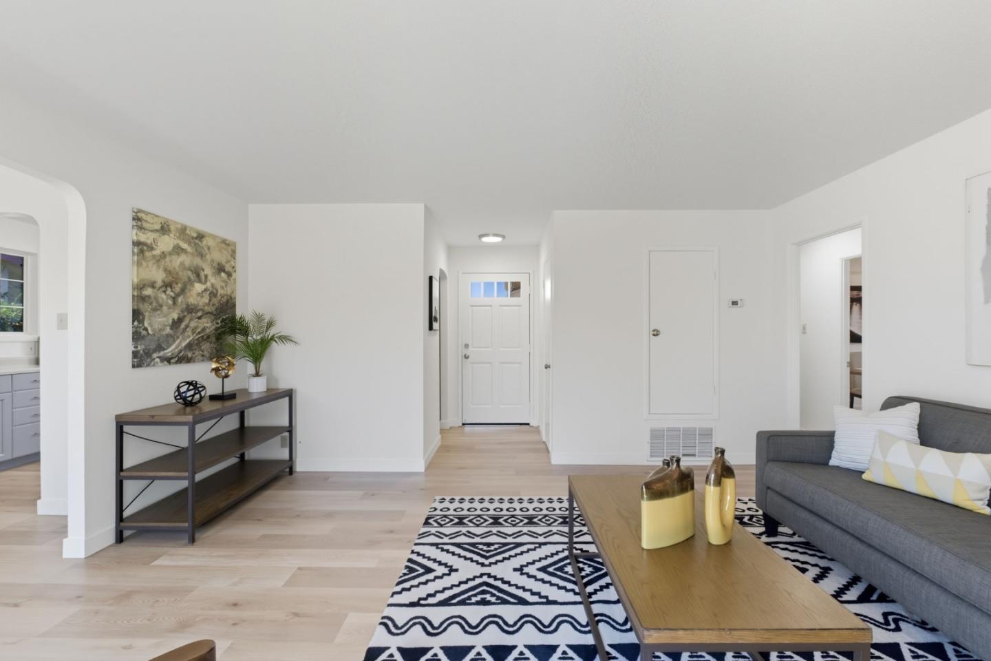 Detail Gallery Image 5 of 51 For 527 Salmon Dr, San Jose,  CA 95111 - 3 Beds | 2 Baths