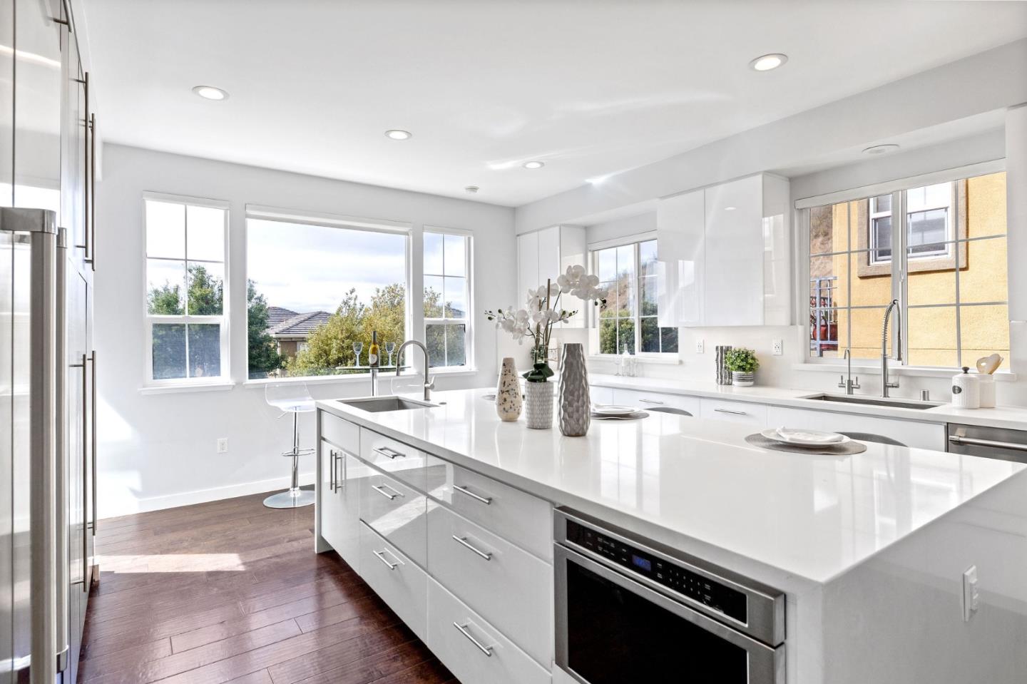 Detail Gallery Image 17 of 90 For 23 Pinnacle St, South San Francisco,  CA 94080 - 5 Beds | 4/1 Baths