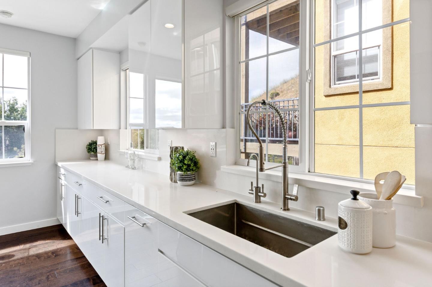 Detail Gallery Image 21 of 90 For 23 Pinnacle St, South San Francisco,  CA 94080 - 5 Beds | 4/1 Baths