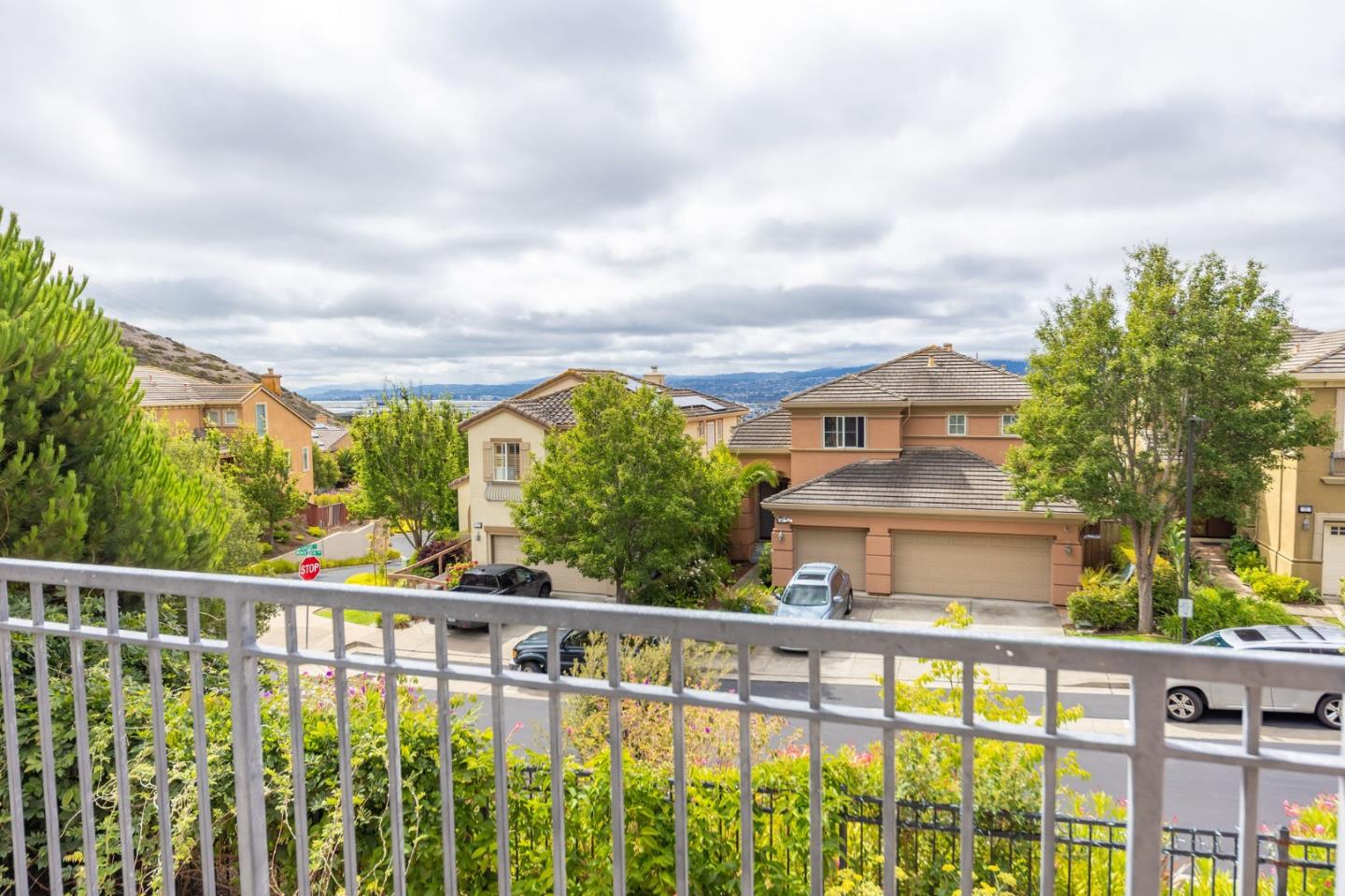 Detail Gallery Image 27 of 90 For 23 Pinnacle St, South San Francisco,  CA 94080 - 5 Beds | 4/1 Baths