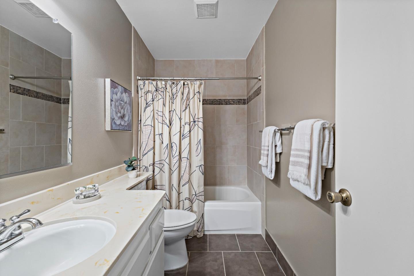Detail Gallery Image 27 of 48 For 4999 Massachusetts Dr, San Jose,  CA 95136 - 4 Beds | 2 Baths