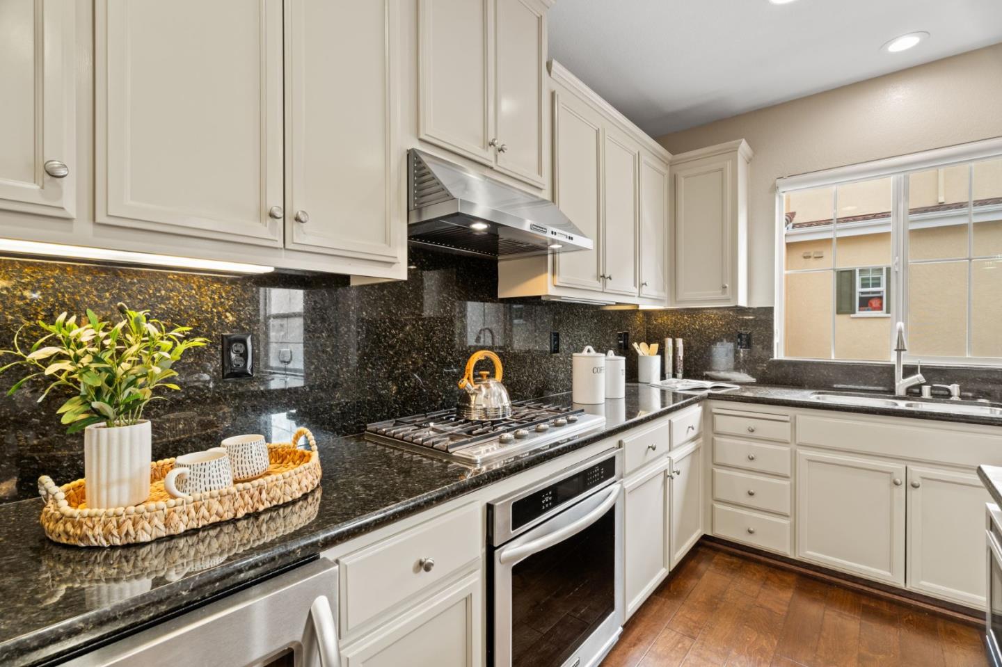 Detail Gallery Image 29 of 74 For 1938 Hillebrant Pl, Santa Clara,  CA 95050 - 3 Beds | 3/1 Baths