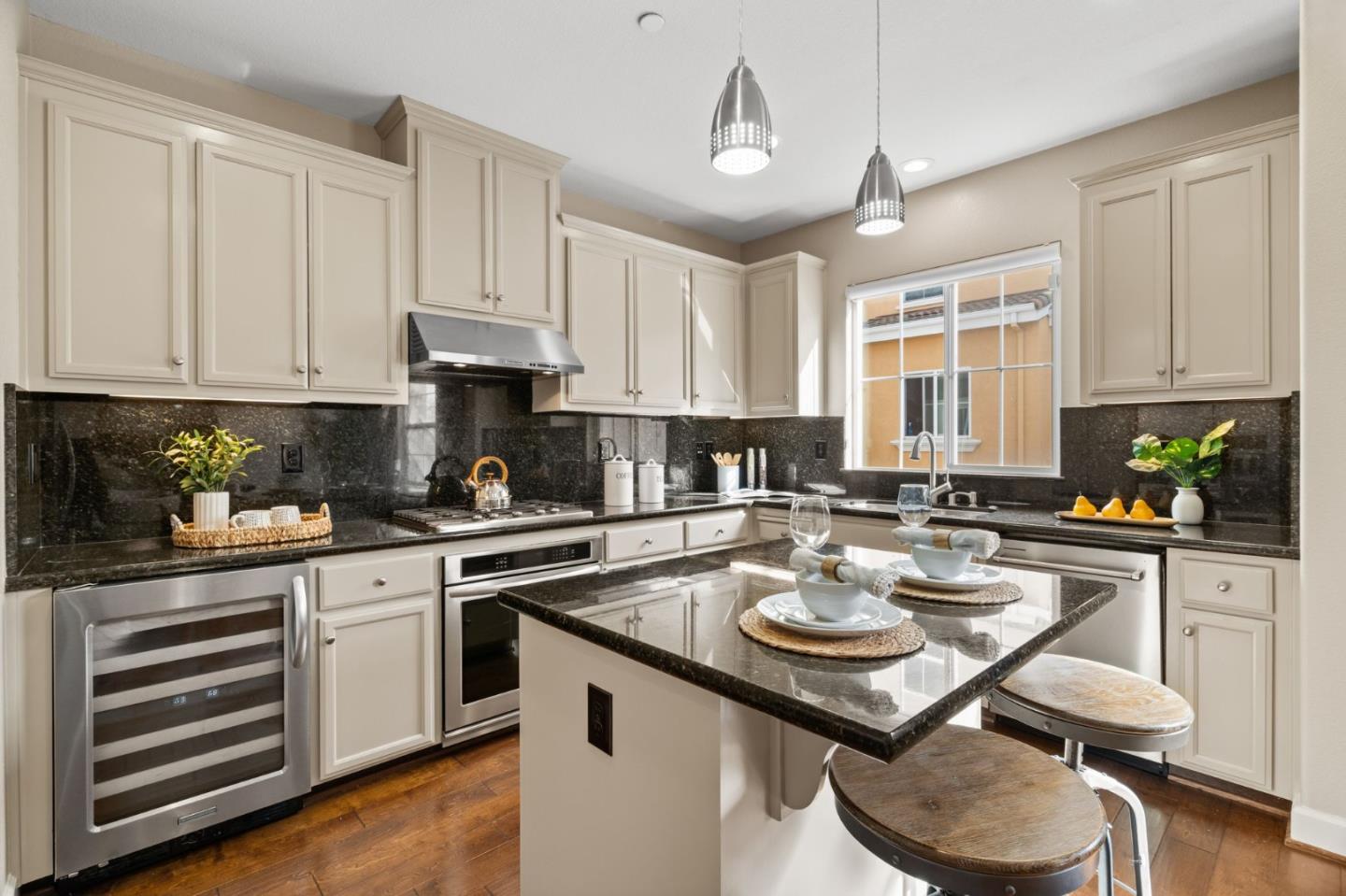 Detail Gallery Image 43 of 74 For 1938 Hillebrant Pl, Santa Clara,  CA 95050 - 3 Beds | 3/1 Baths