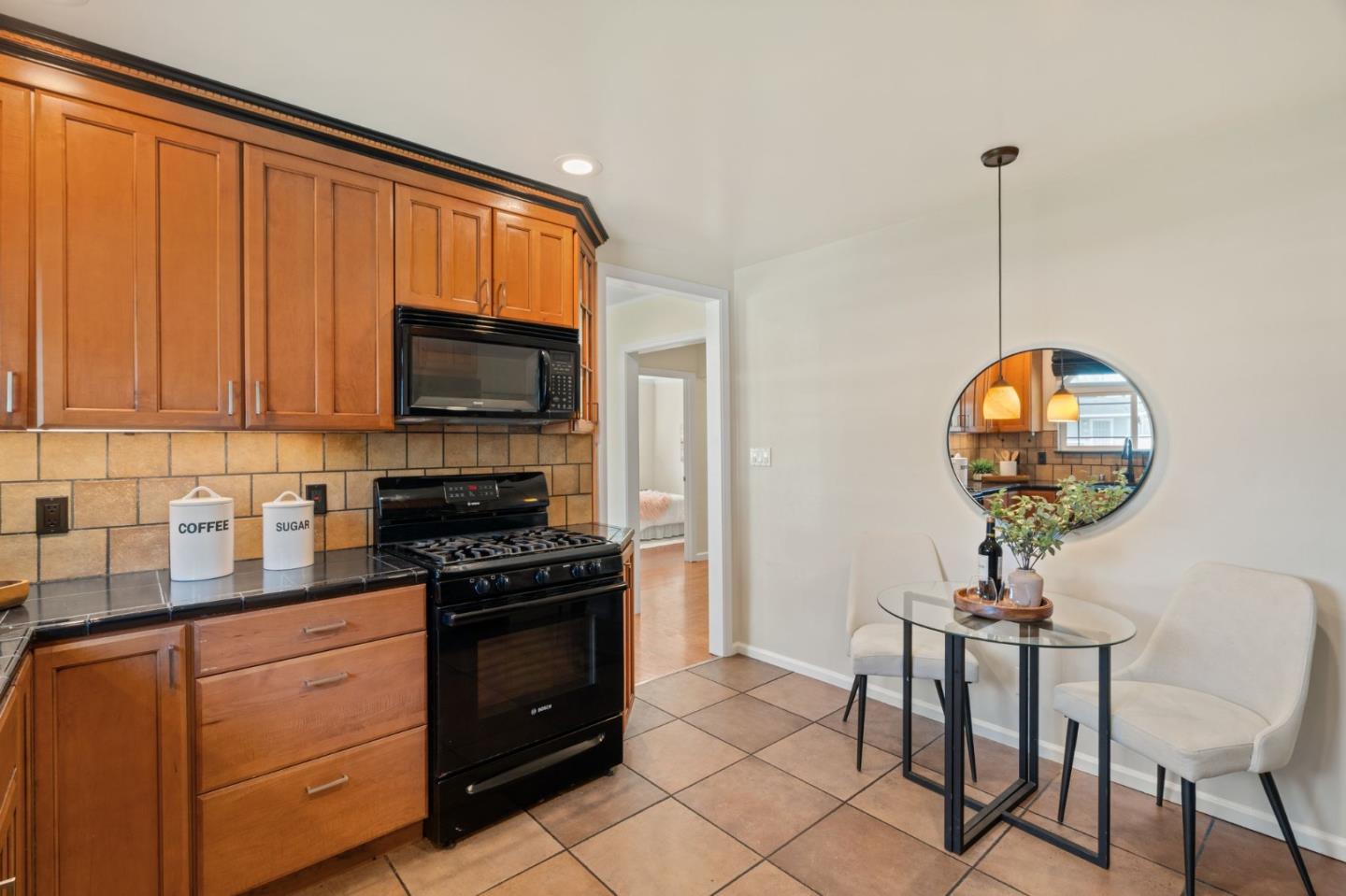 Detail Gallery Image 13 of 65 For 2546 Amethyst Dr, Santa Clara,  CA 95051 - 3 Beds | 1/1 Baths