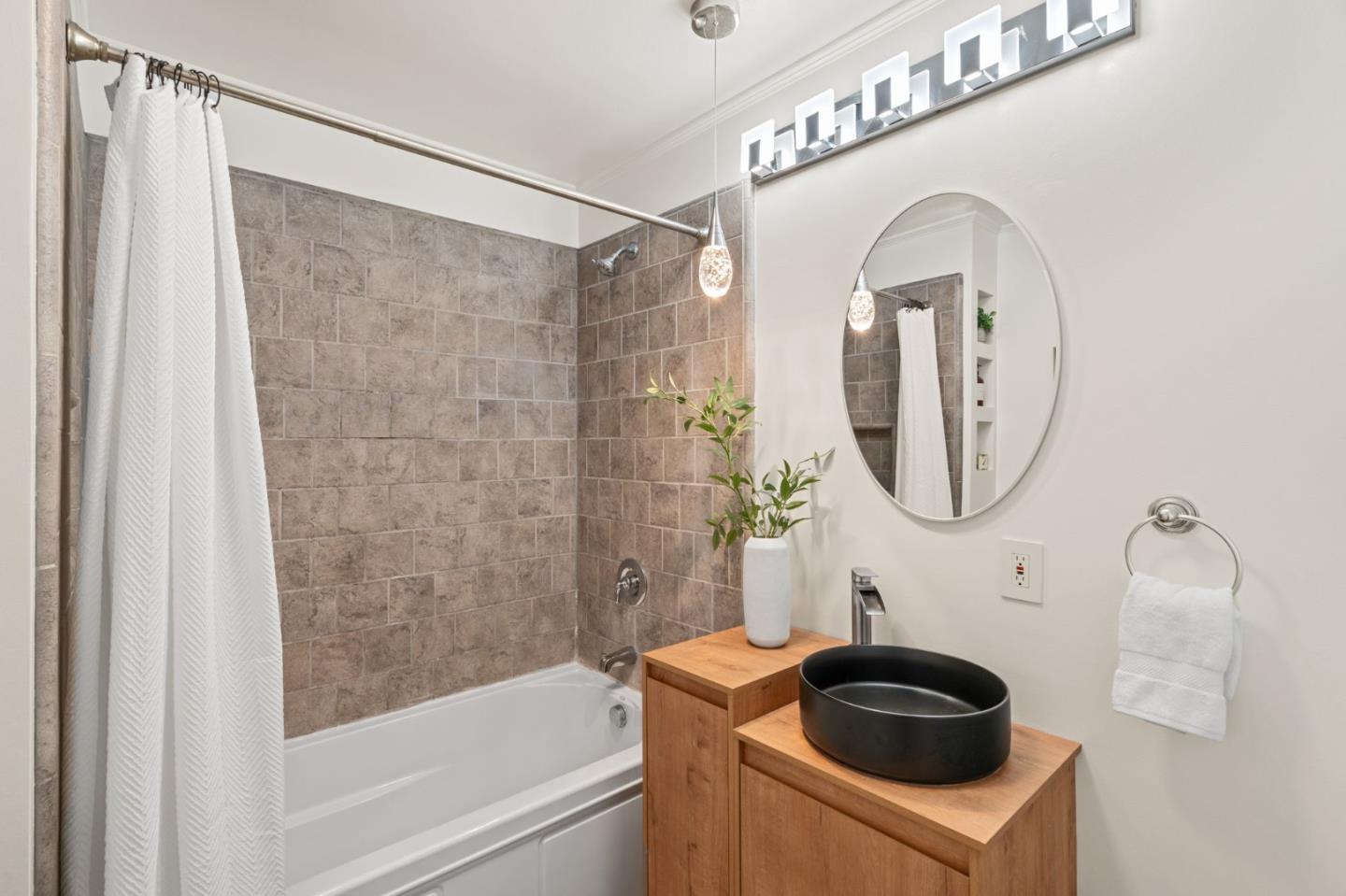 Detail Gallery Image 18 of 65 For 2546 Amethyst Dr, Santa Clara,  CA 95051 - 3 Beds | 1/1 Baths