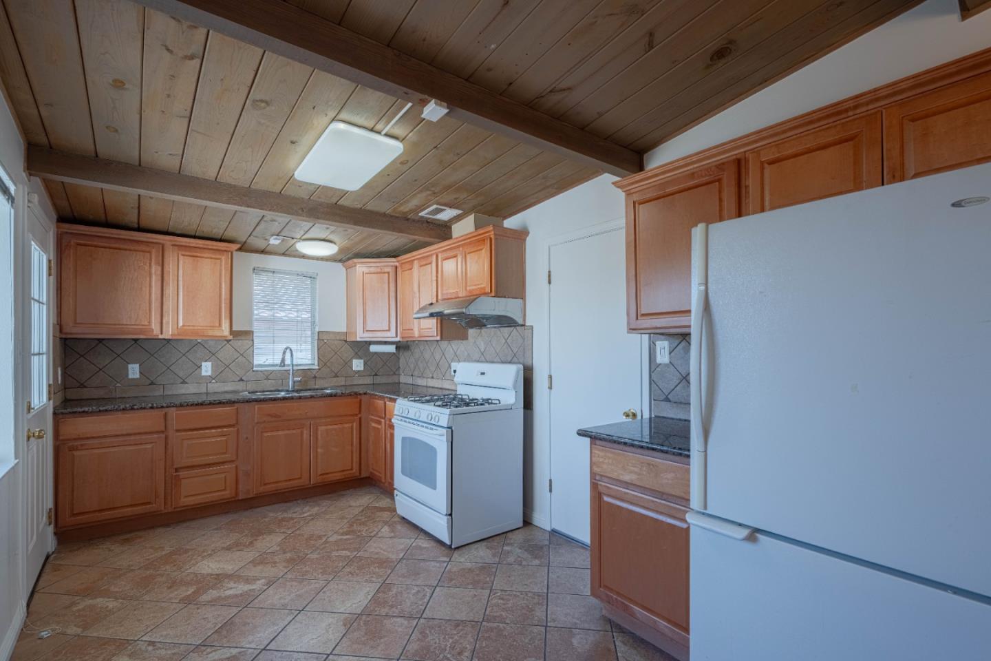 Detail Gallery Image 10 of 24 For 847 Meadow Dr, Salinas,  CA 93905 - 3 Beds | 2 Baths