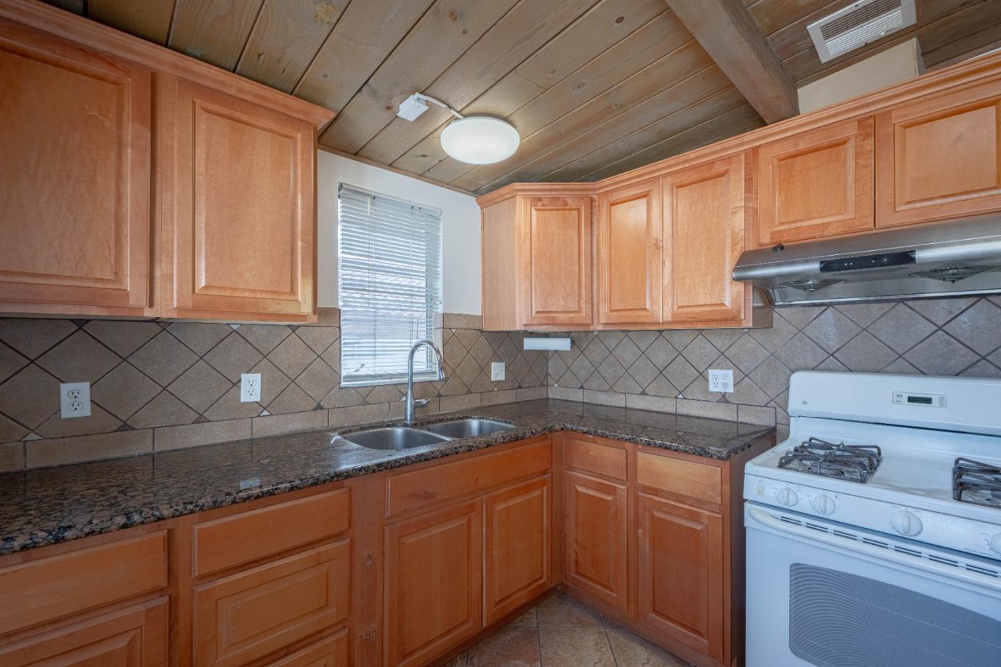 Detail Gallery Image 11 of 24 For 847 Meadow Dr, Salinas,  CA 93905 - 3 Beds | 2 Baths