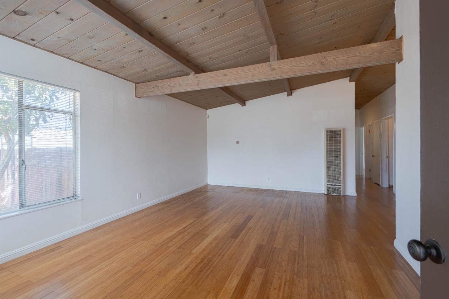 Detail Gallery Image 14 of 24 For 847 Meadow Dr, Salinas,  CA 93905 - 3 Beds | 2 Baths