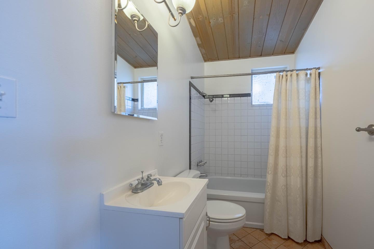 Detail Gallery Image 21 of 24 For 847 Meadow Dr, Salinas,  CA 93905 - 3 Beds | 2 Baths