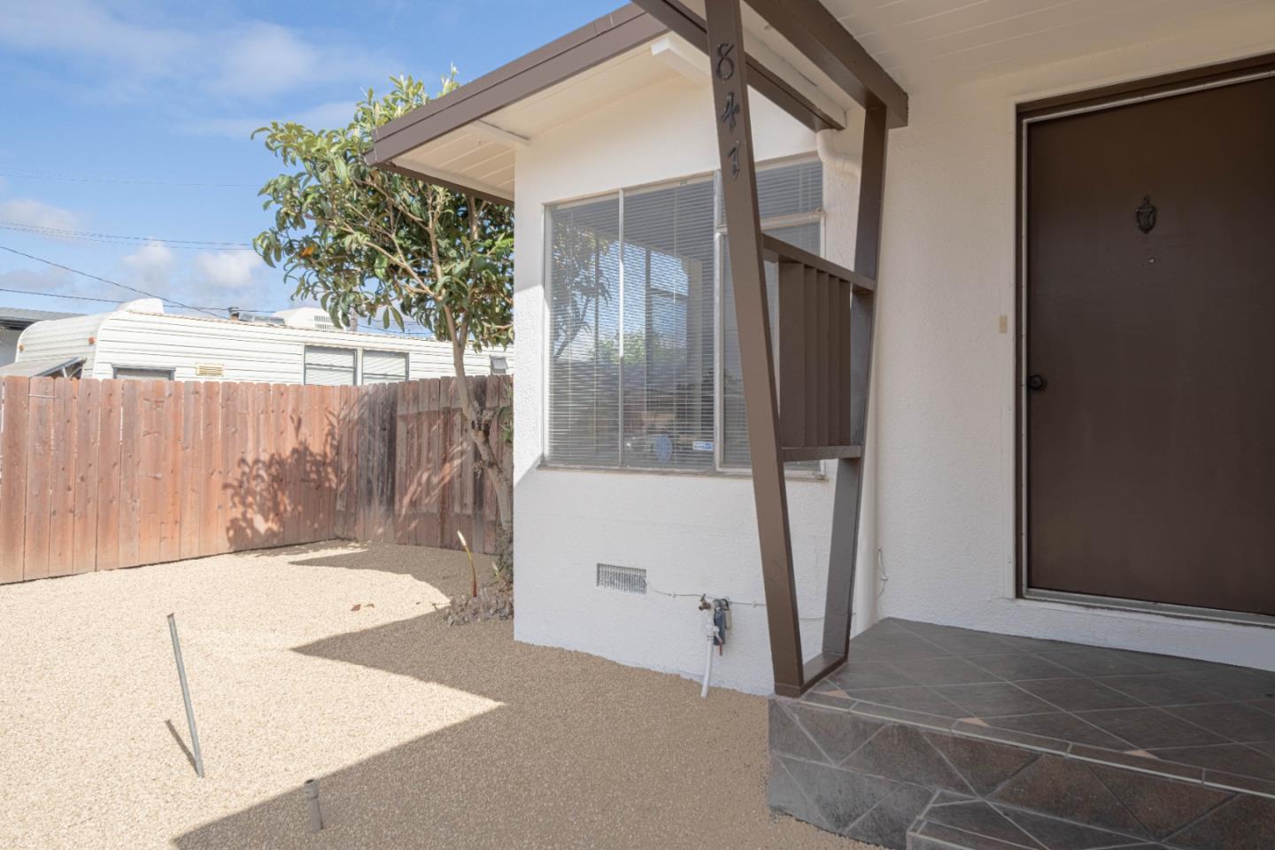 Detail Gallery Image 3 of 24 For 847 Meadow Dr, Salinas,  CA 93905 - 3 Beds | 2 Baths