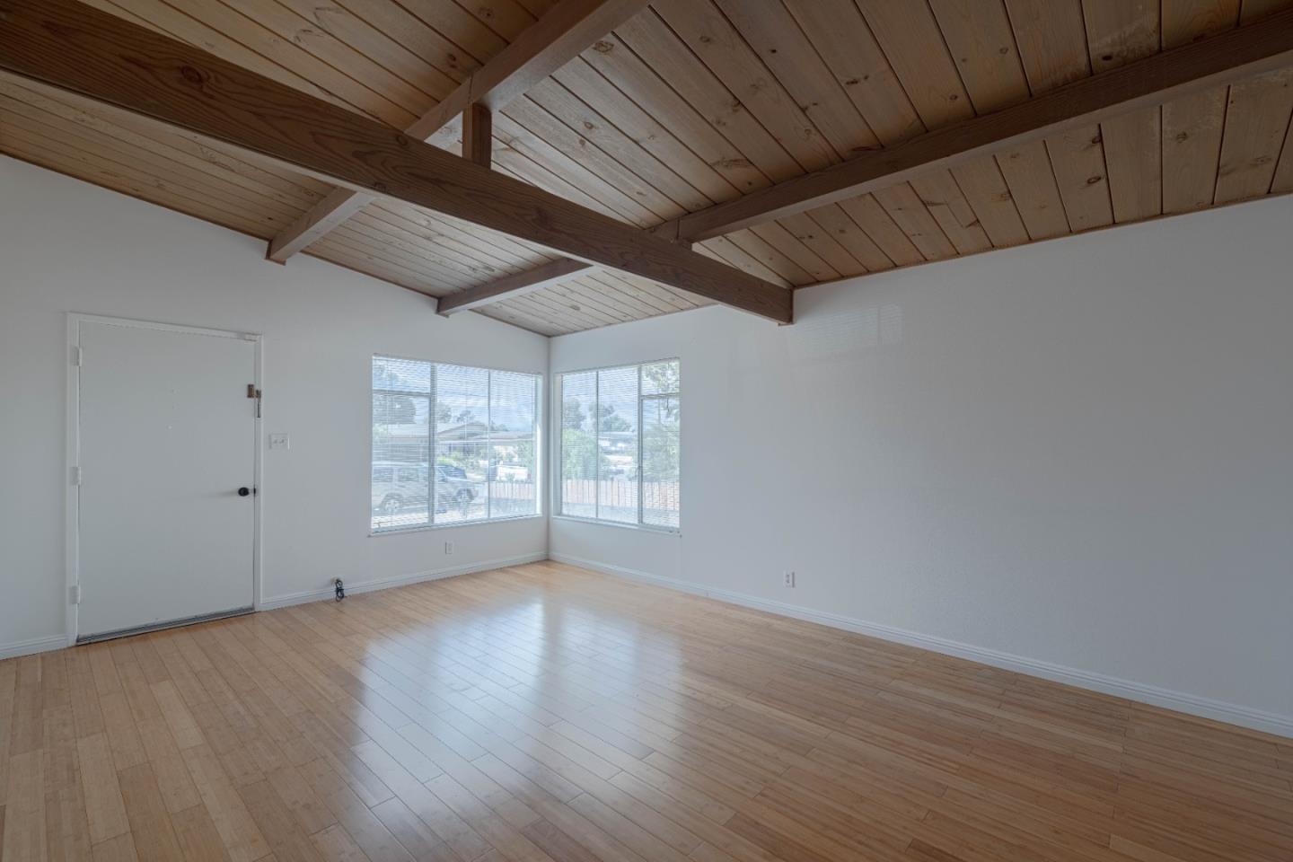 Detail Gallery Image 5 of 24 For 847 Meadow Dr, Salinas,  CA 93905 - 3 Beds | 2 Baths