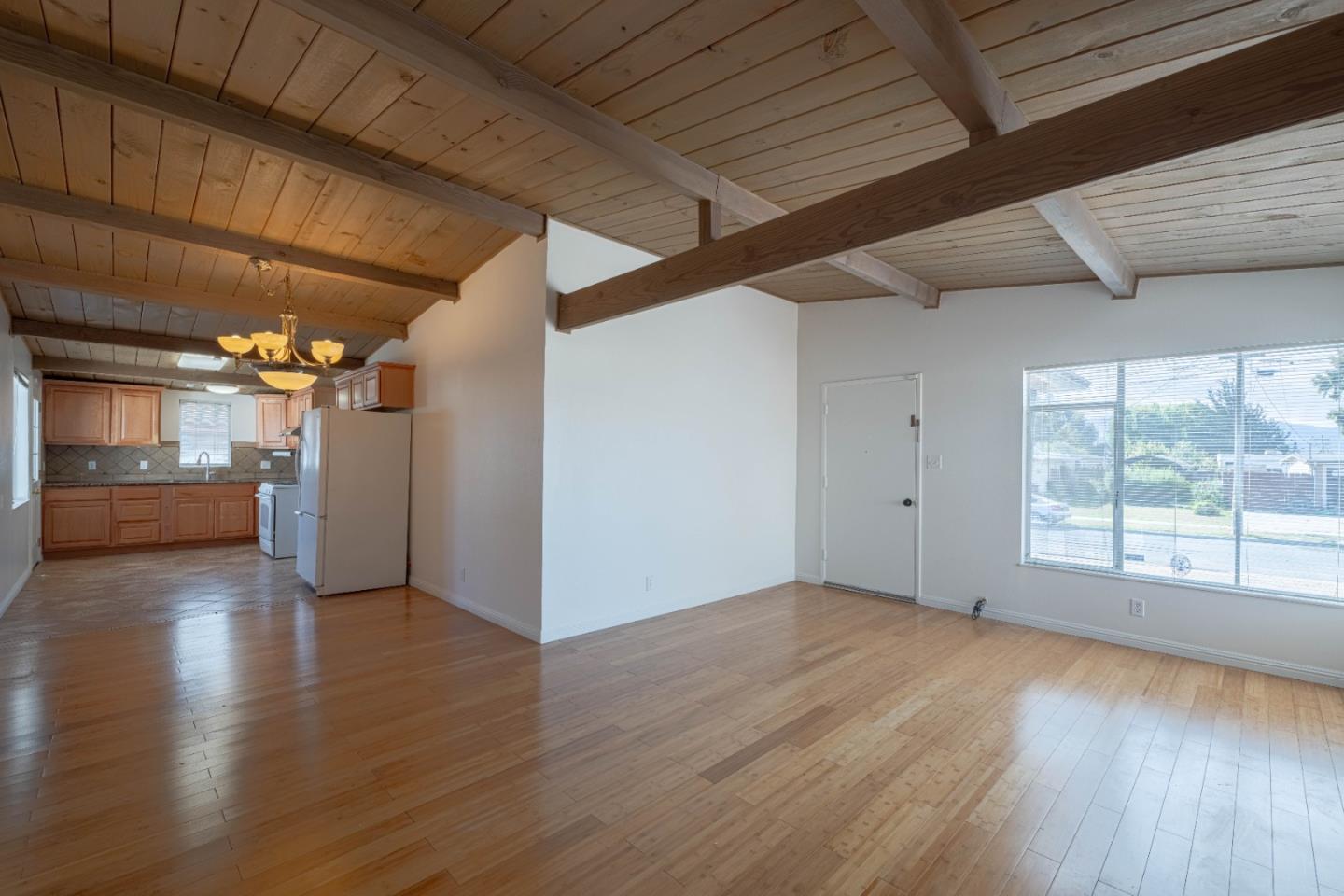 Detail Gallery Image 6 of 24 For 847 Meadow Dr, Salinas,  CA 93905 - 3 Beds | 2 Baths