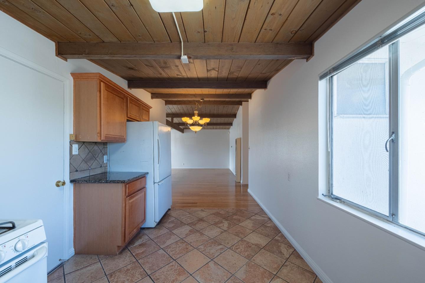 Detail Gallery Image 9 of 24 For 847 Meadow Dr, Salinas,  CA 93905 - 3 Beds | 2 Baths
