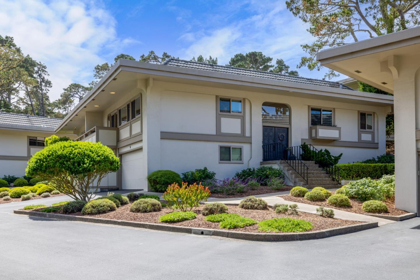 Detail Gallery Image 1 of 35 For 5 Skyline Crest Dr, Monterey,  CA 93940 - 3 Beds | 3 Baths