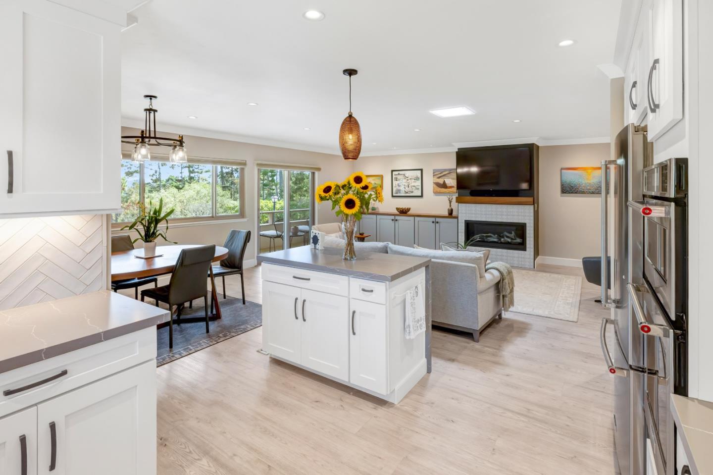 Detail Gallery Image 11 of 35 For 5 Skyline Crest Dr, Monterey,  CA 93940 - 3 Beds | 3 Baths