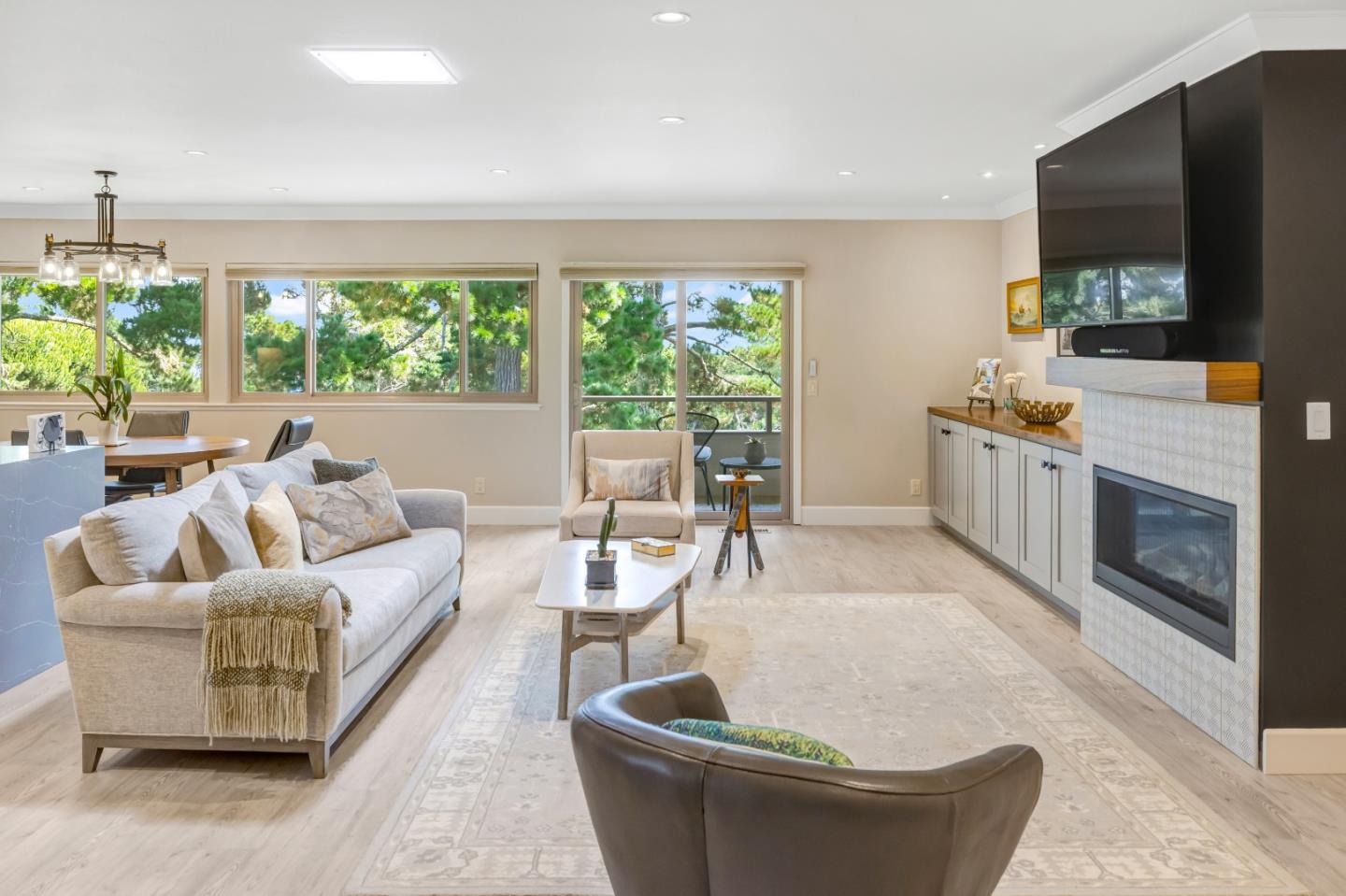 Detail Gallery Image 7 of 35 For 5 Skyline Crest Dr, Monterey,  CA 93940 - 3 Beds | 3 Baths