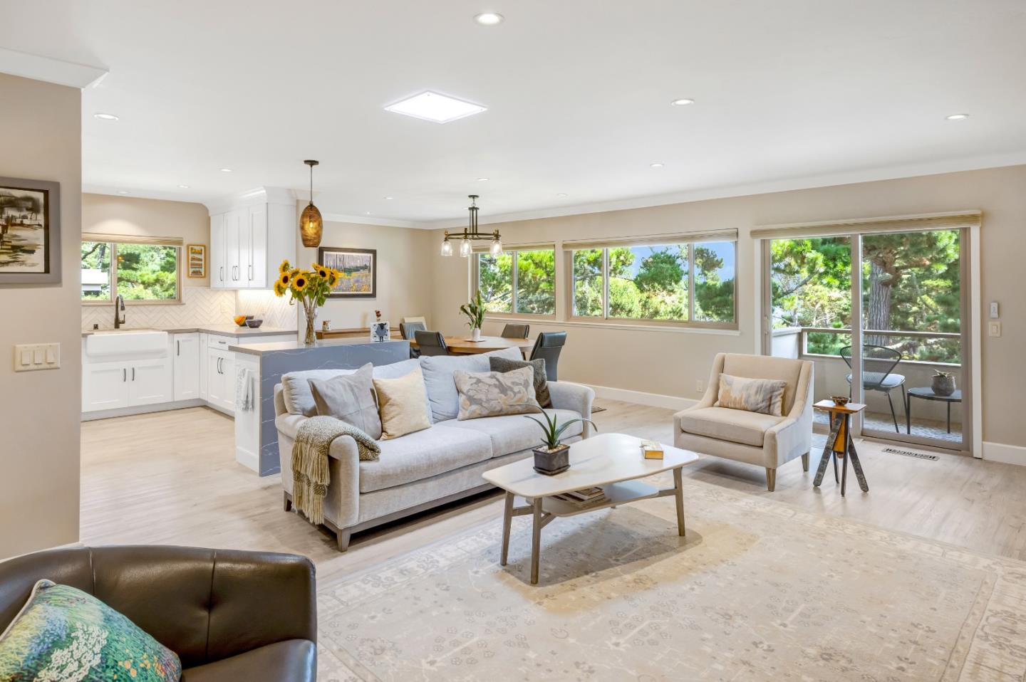 Detail Gallery Image 8 of 35 For 5 Skyline Crest Dr, Monterey,  CA 93940 - 3 Beds | 3 Baths